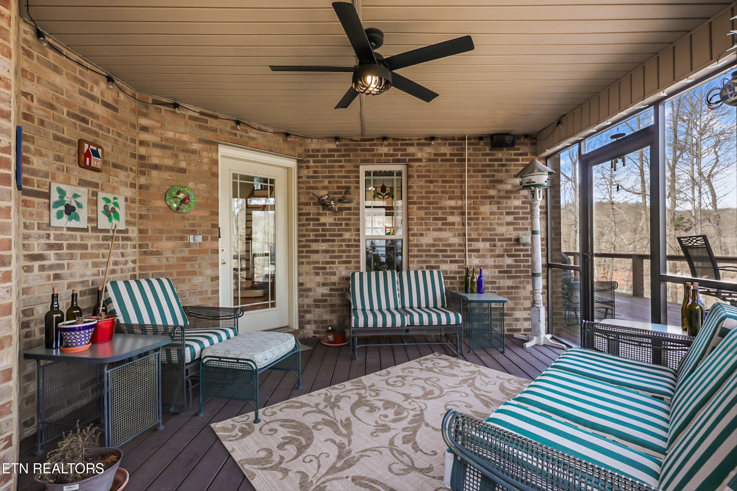 891 Yoakum Hollow Rd