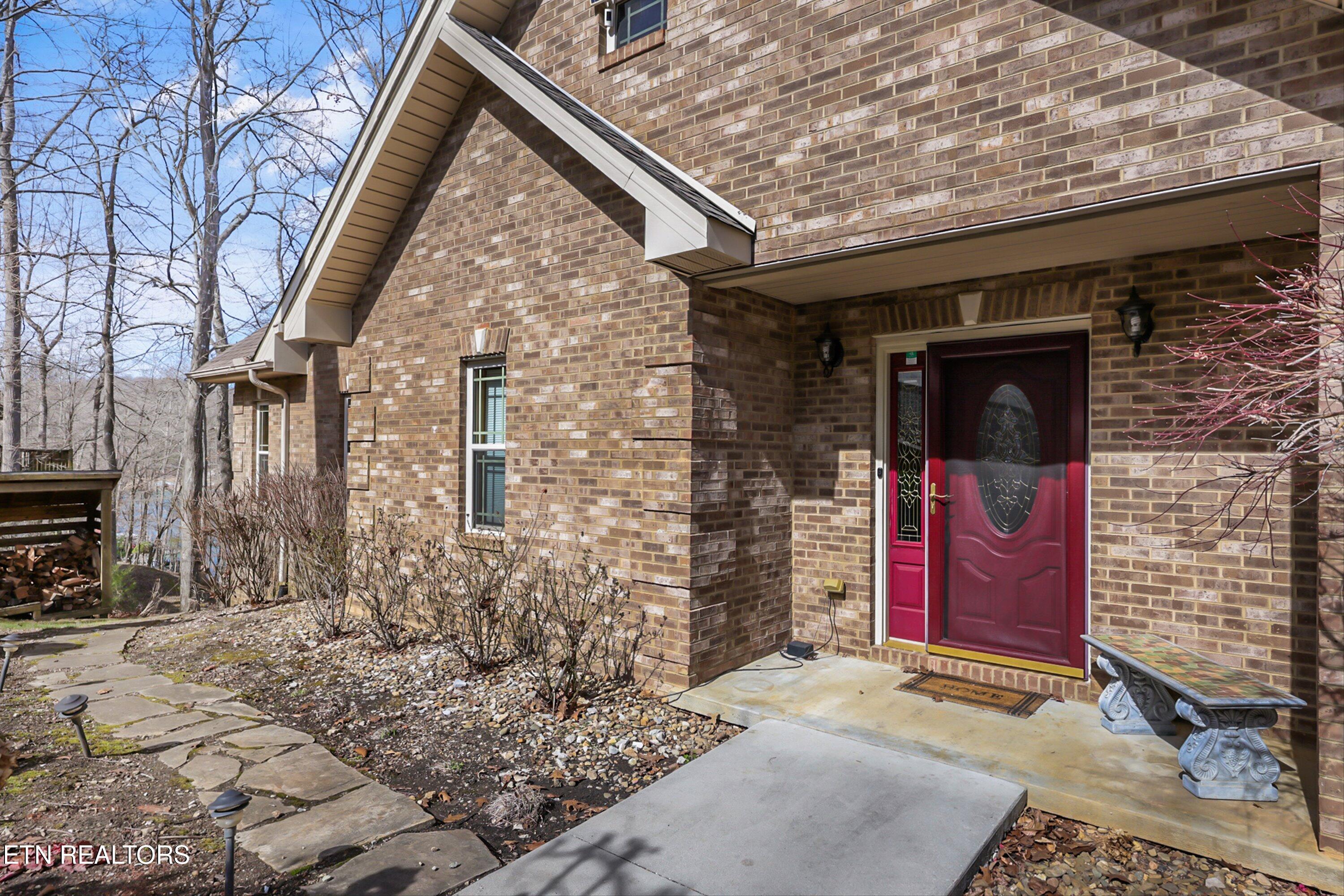 891 Yoakum Hollow Rd