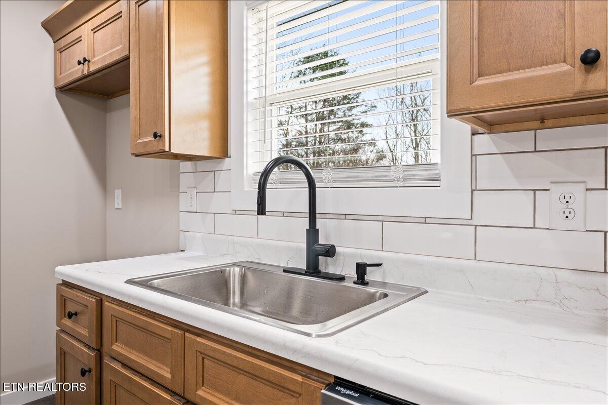 114 Brook Lane, LaFollette