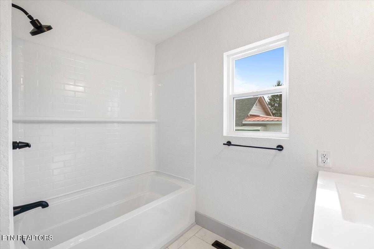 313 E Prospect St, LaFollette