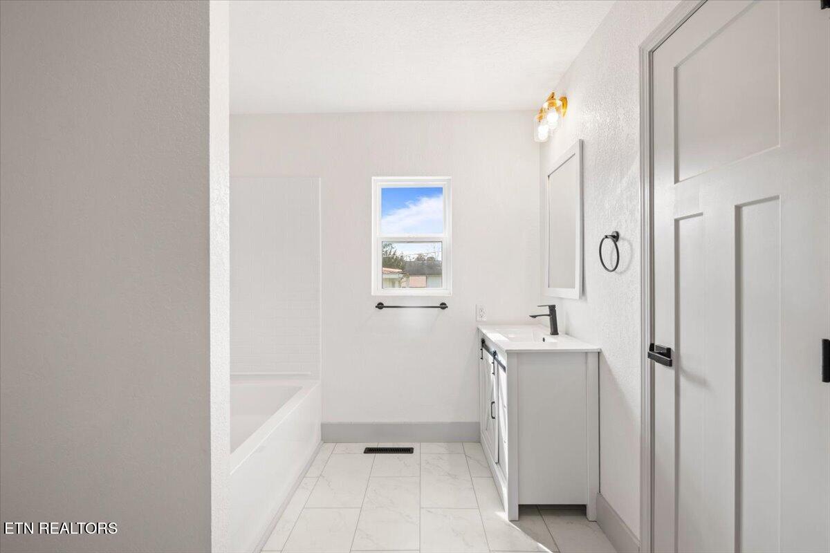 313 E Prospect St, LaFollette