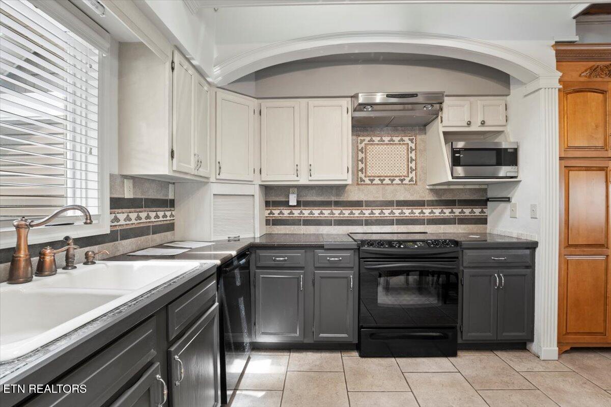 700 Shanghai Landing Lane 11, LaFollette Unit: 11