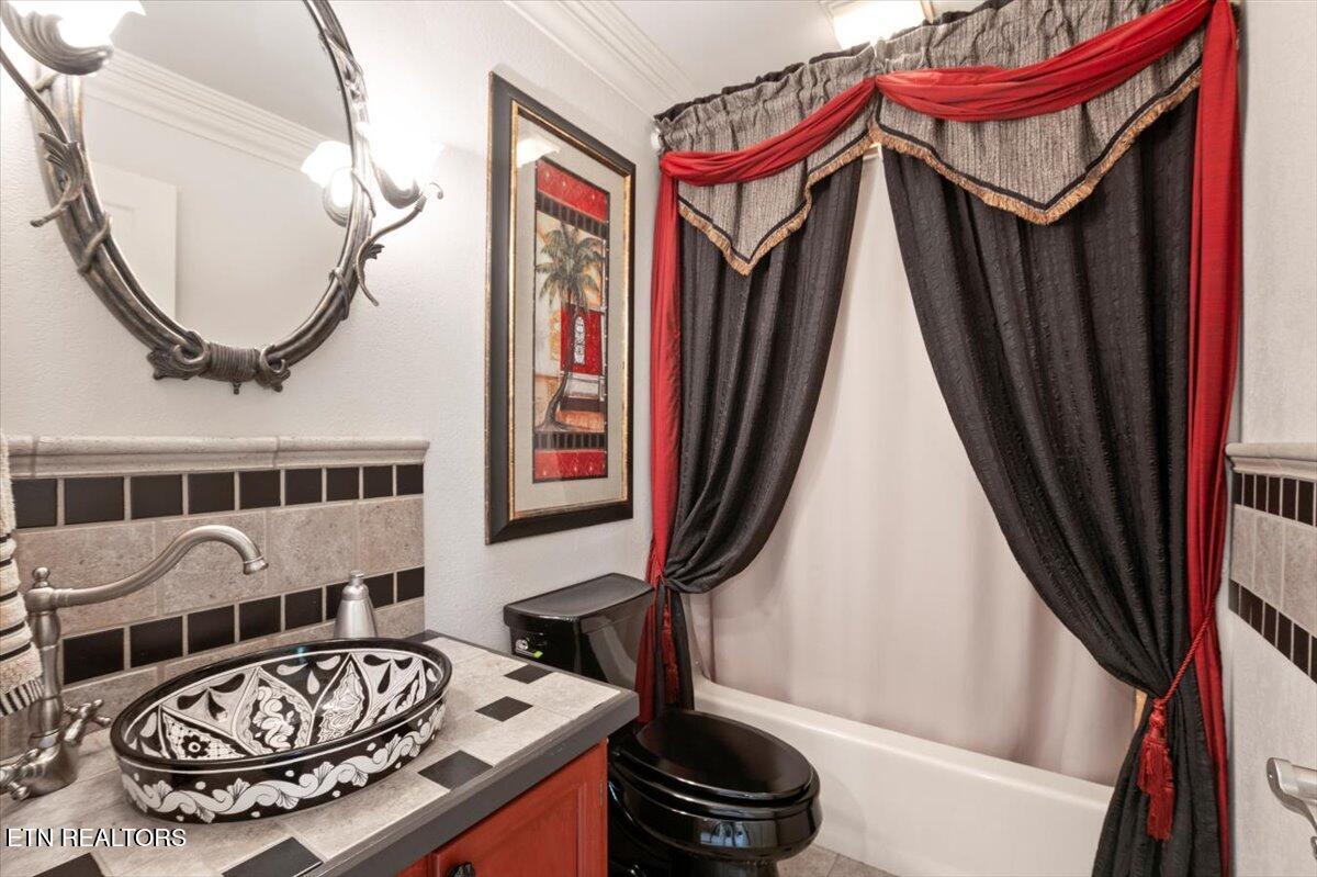 700 Shanghai Landing Lane 11, LaFollette Unit: 11