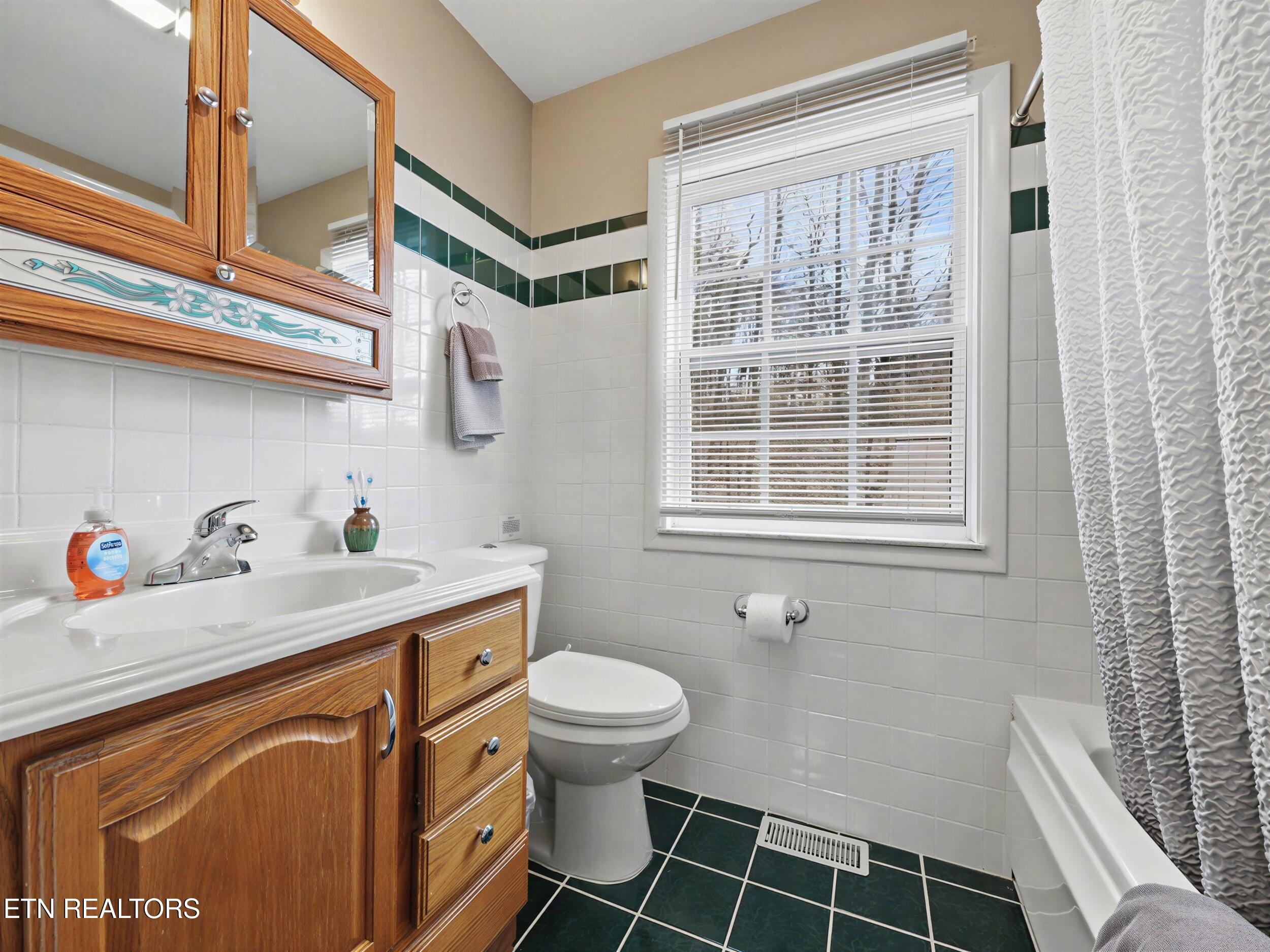 1447 Cove Pointe Rd, LaFollette