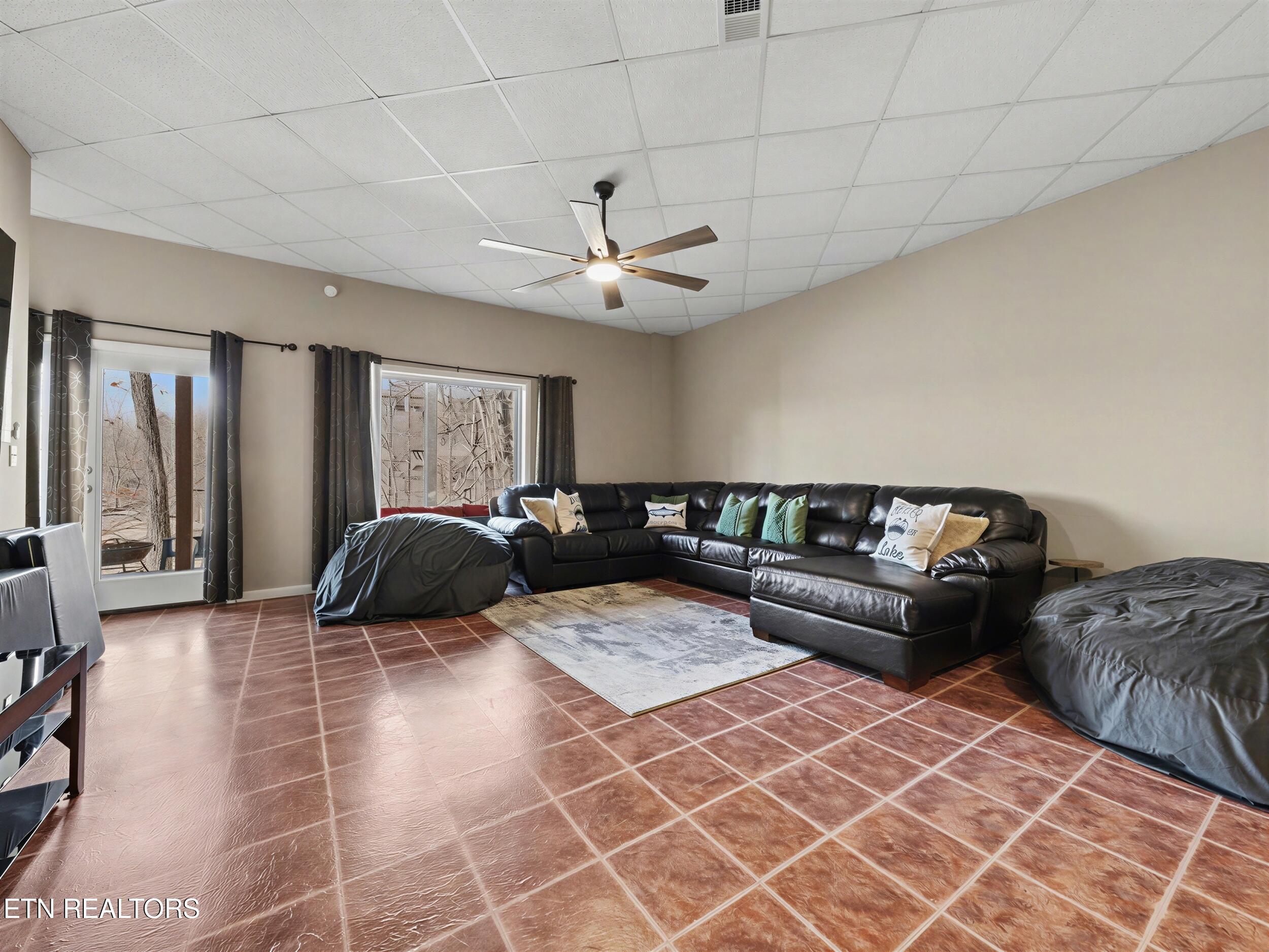 1447 Cove Pointe Rd, LaFollette