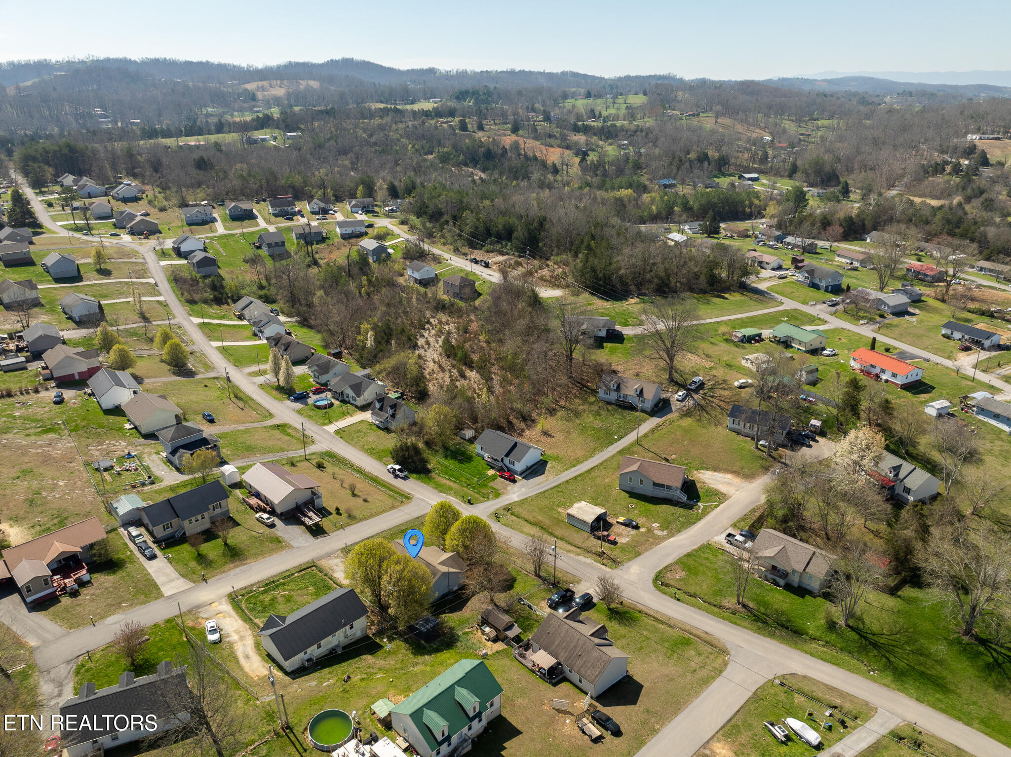 109 Miles Lane, LaFollette