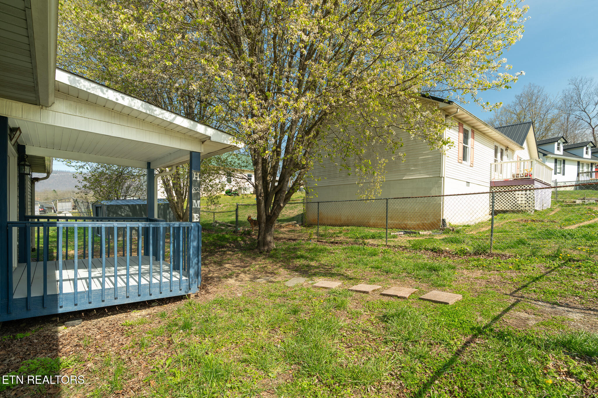 109 Miles Lane, LaFollette