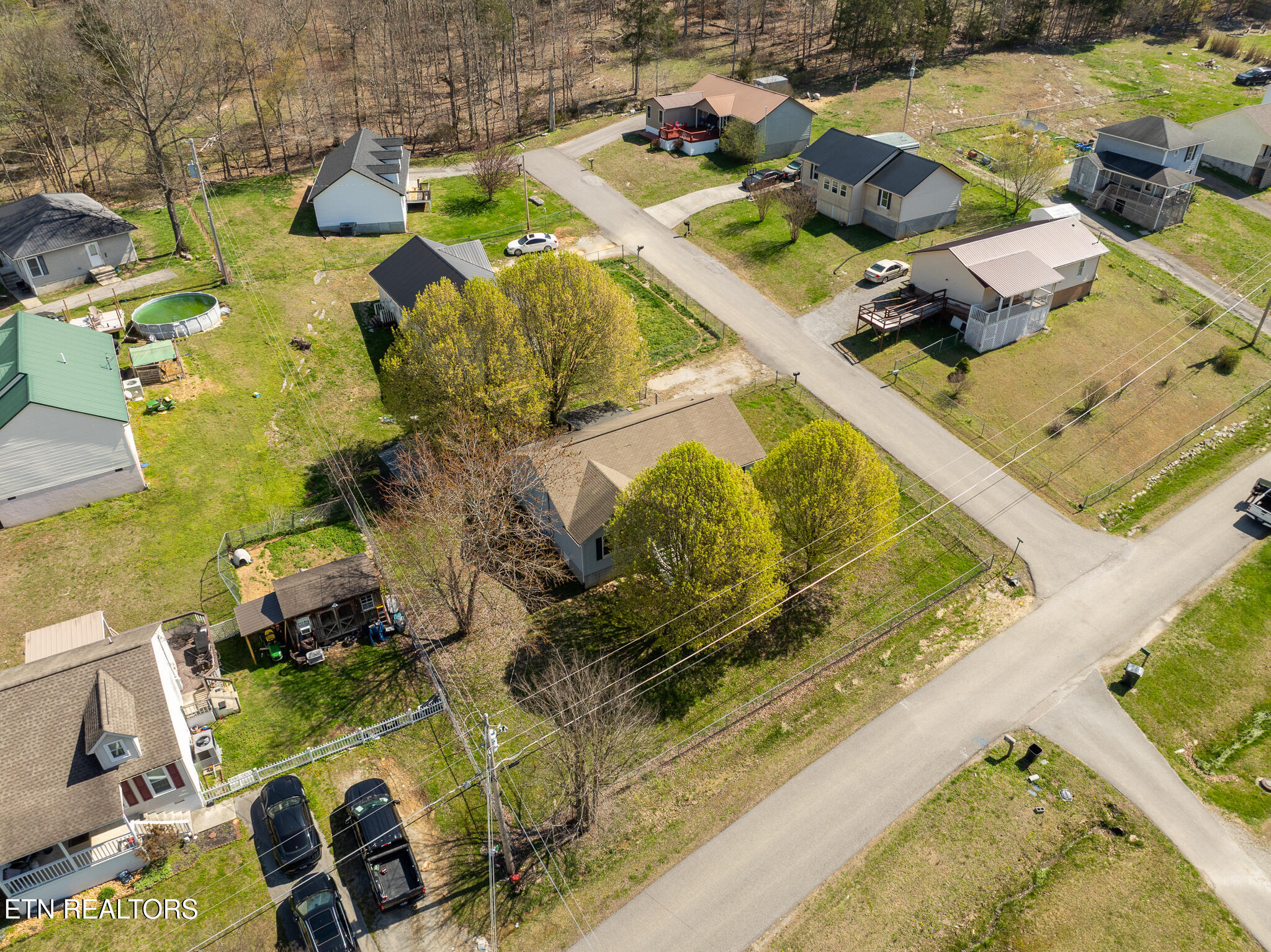 109 Miles Lane, LaFollette