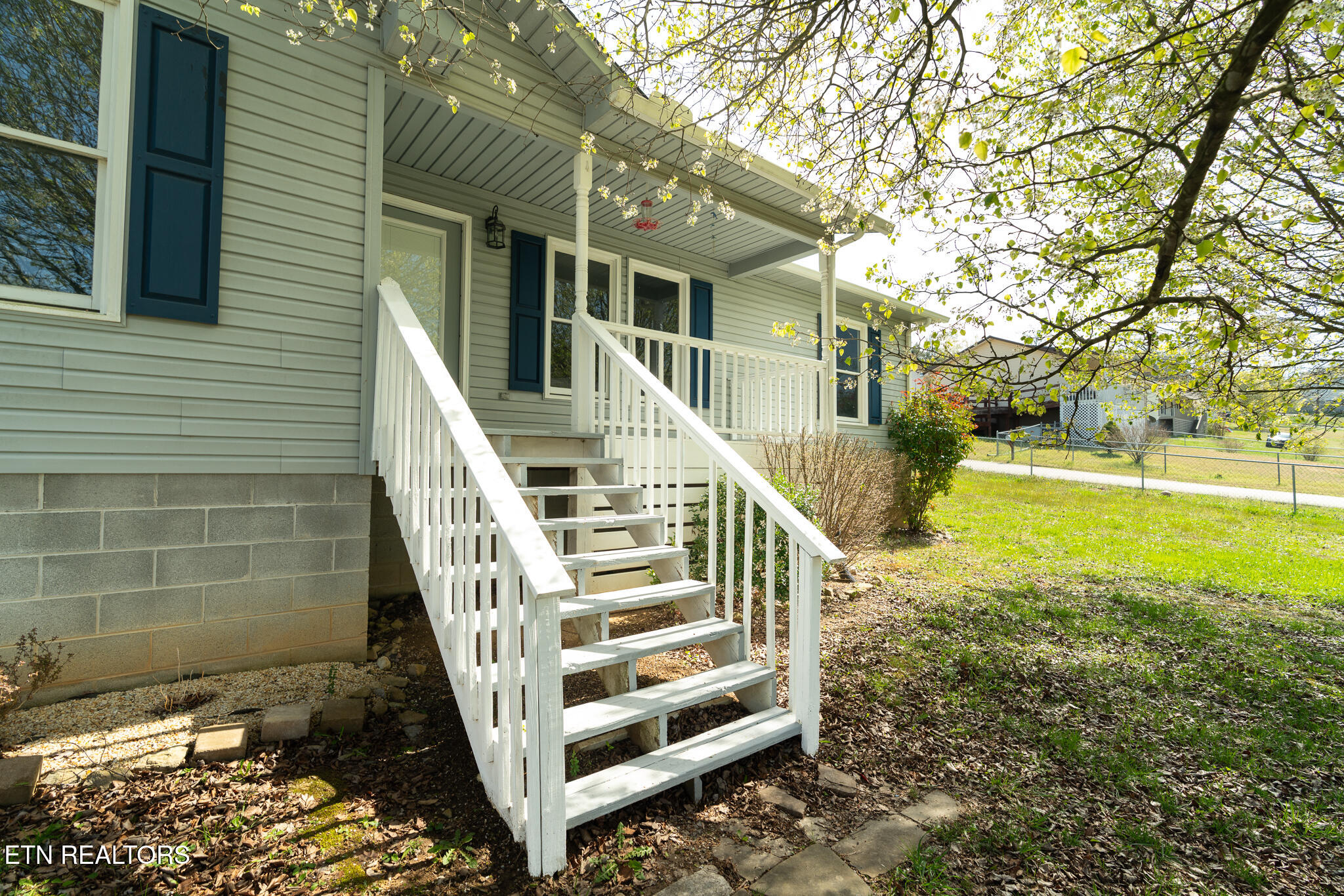 109 Miles Lane, LaFollette
