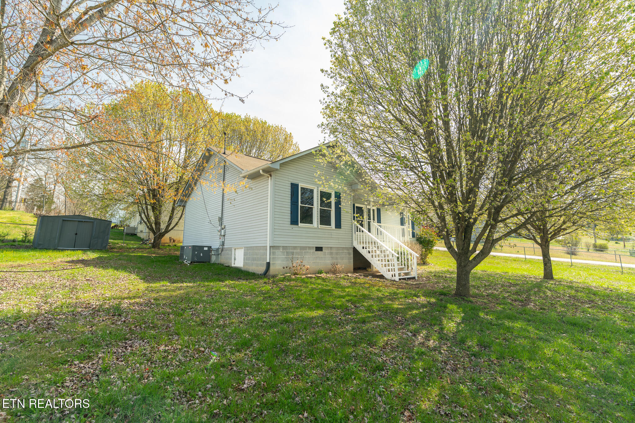 109 Miles Lane, LaFollette