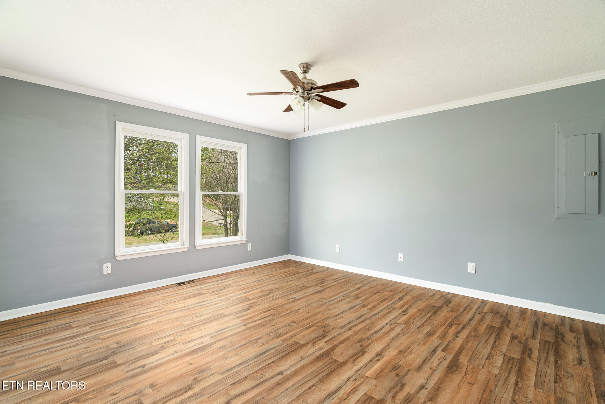 109 Miles Lane, LaFollette
