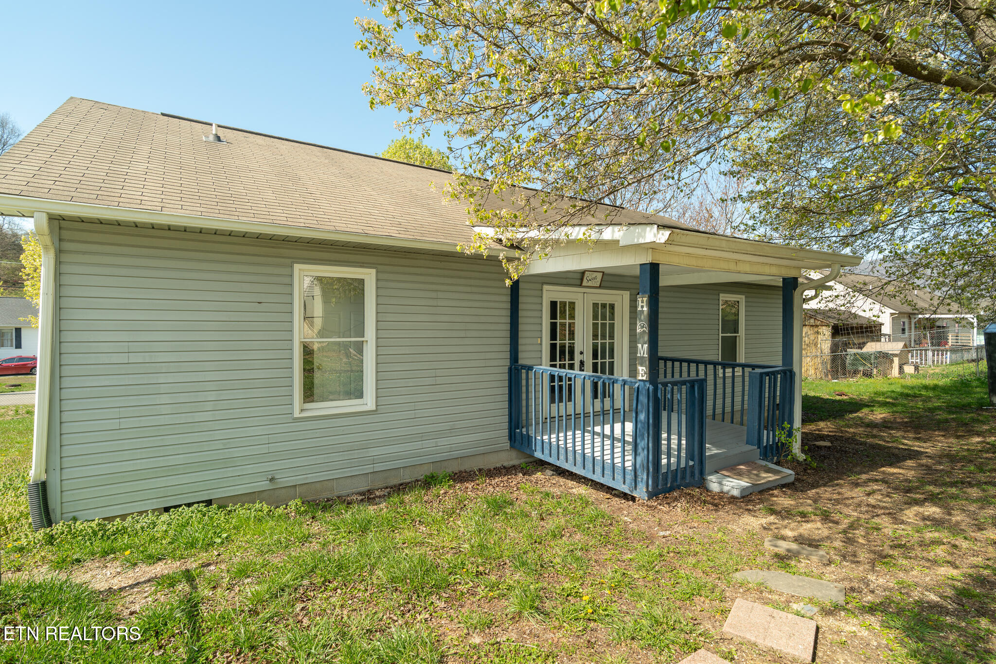 109 Miles Lane, LaFollette