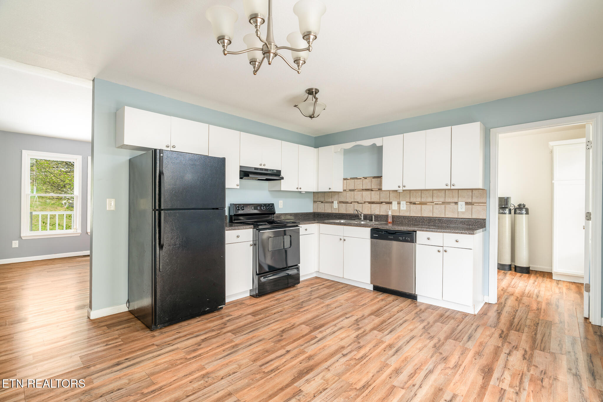 109 Miles Lane, LaFollette
