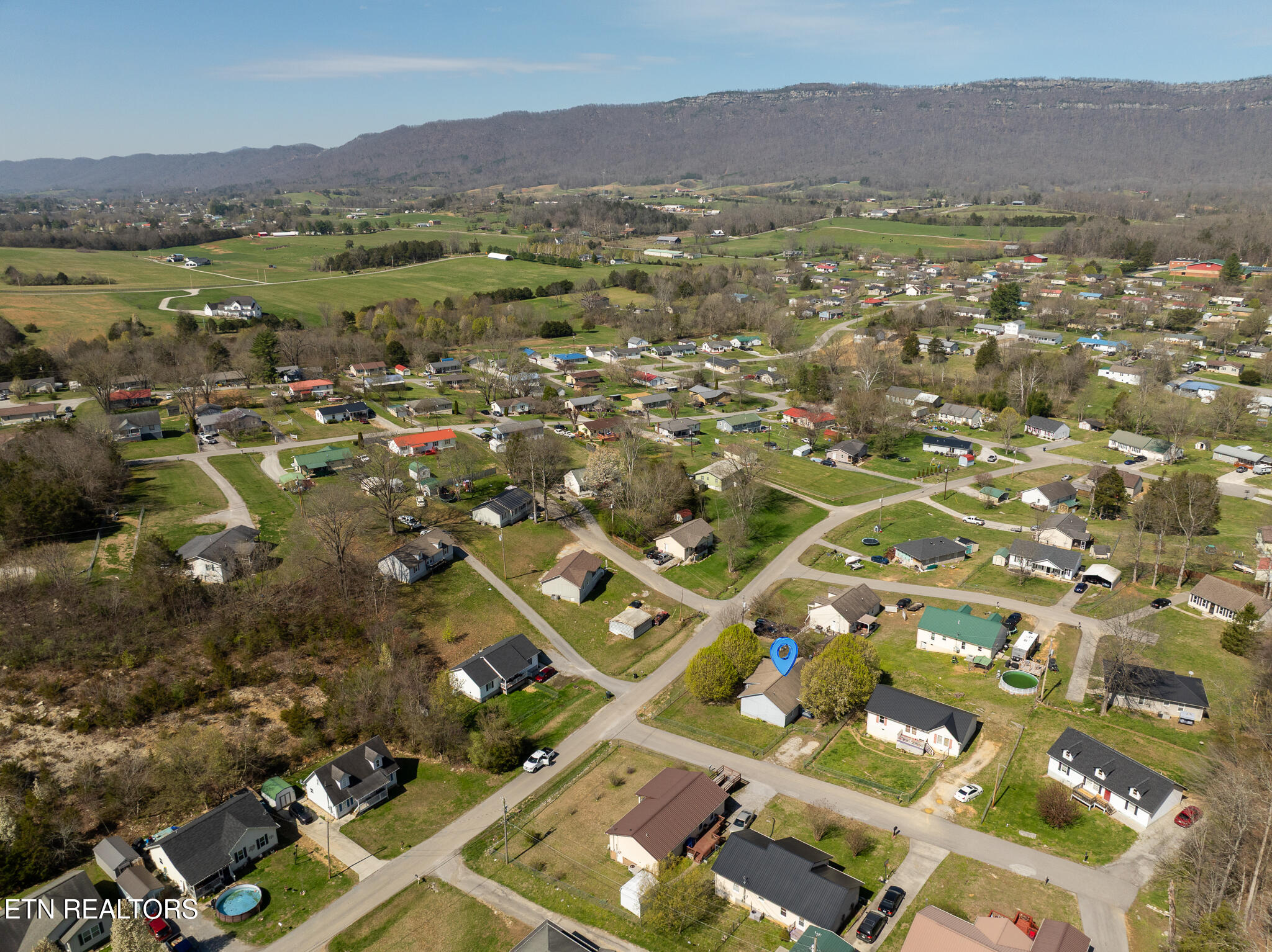 109 Miles Lane, LaFollette