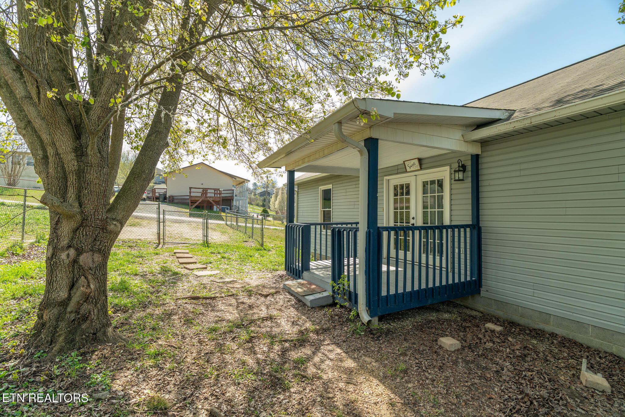 109 Miles Lane, LaFollette