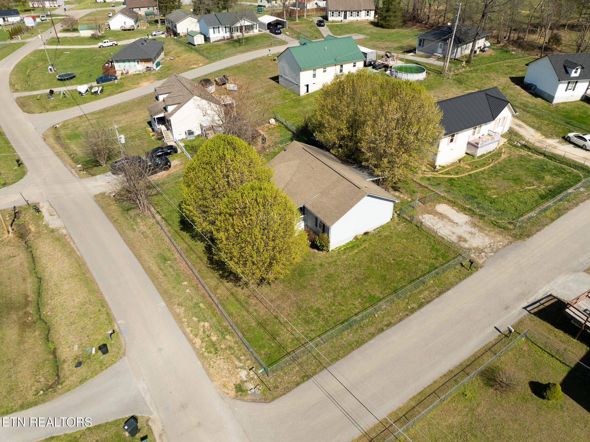 109 Miles Lane, LaFollette