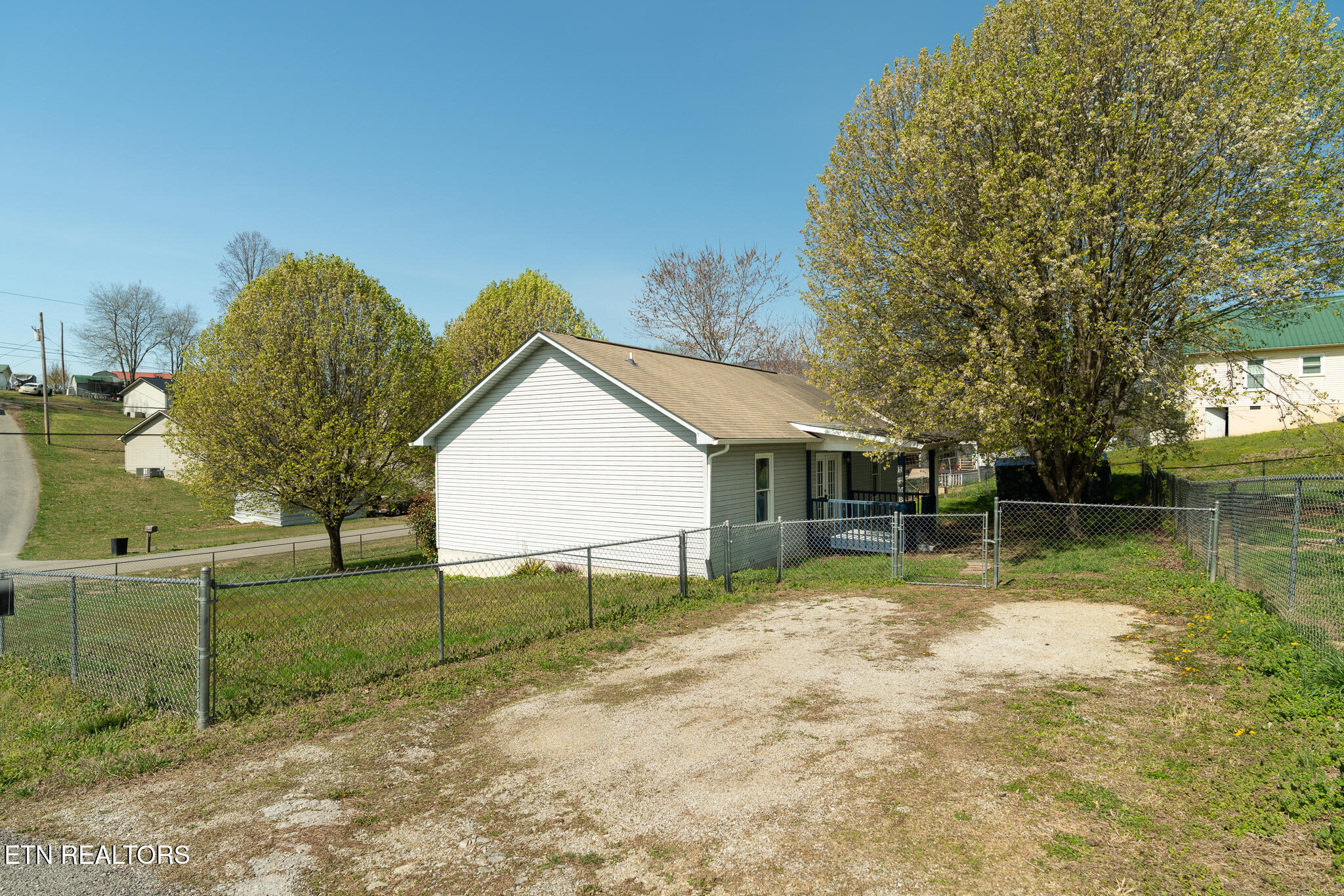 109 Miles Lane, LaFollette