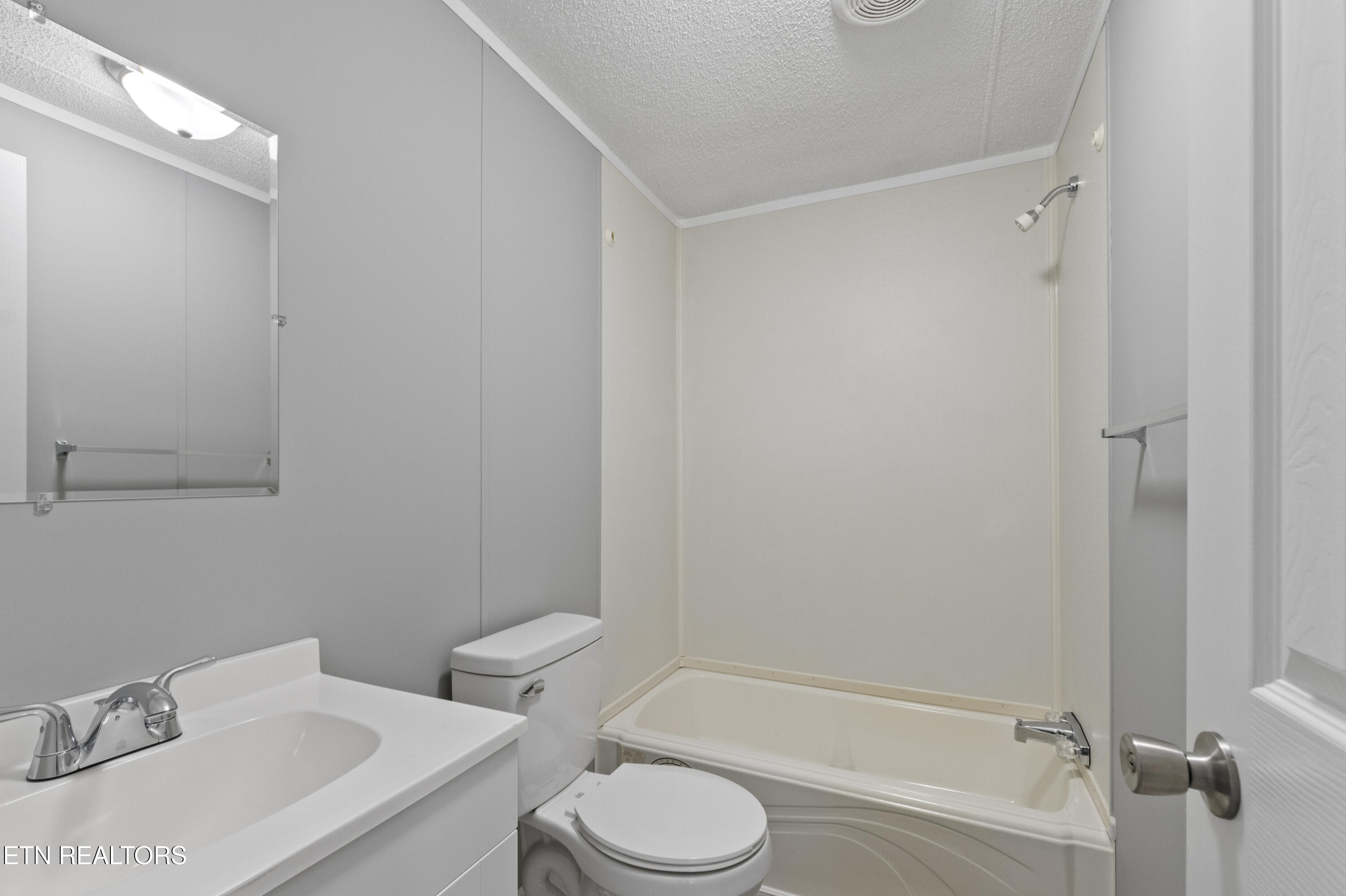 715 E Beech St, LaFollette