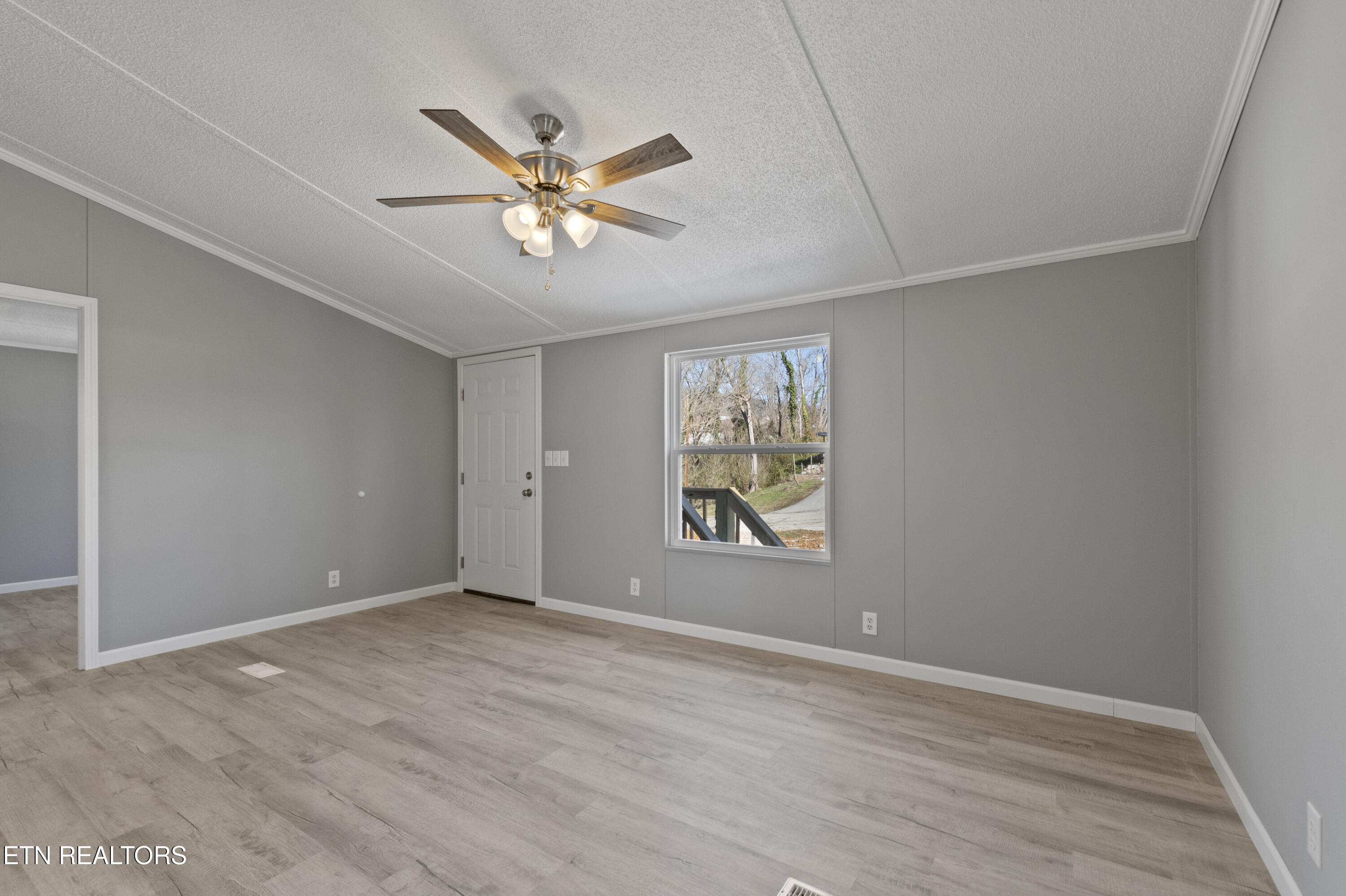 715 E Beech St, LaFollette