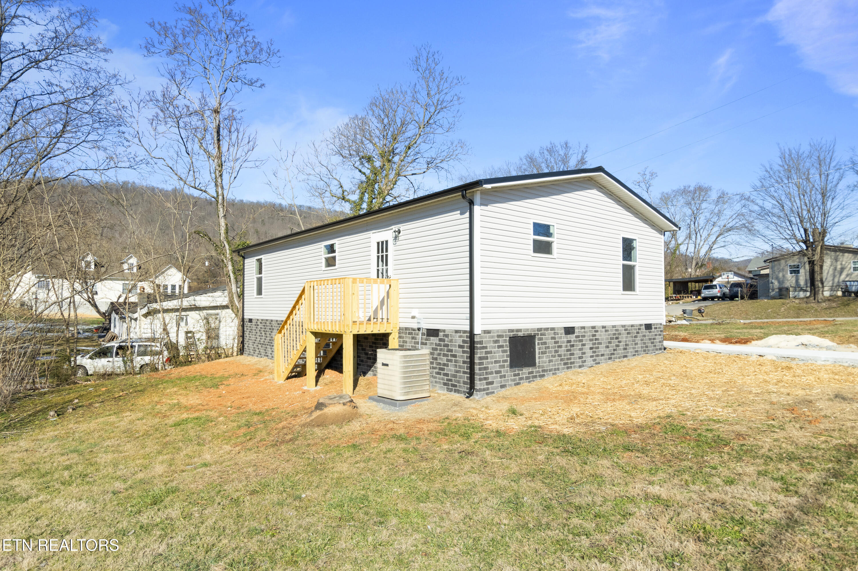 715 E Beech St, LaFollette