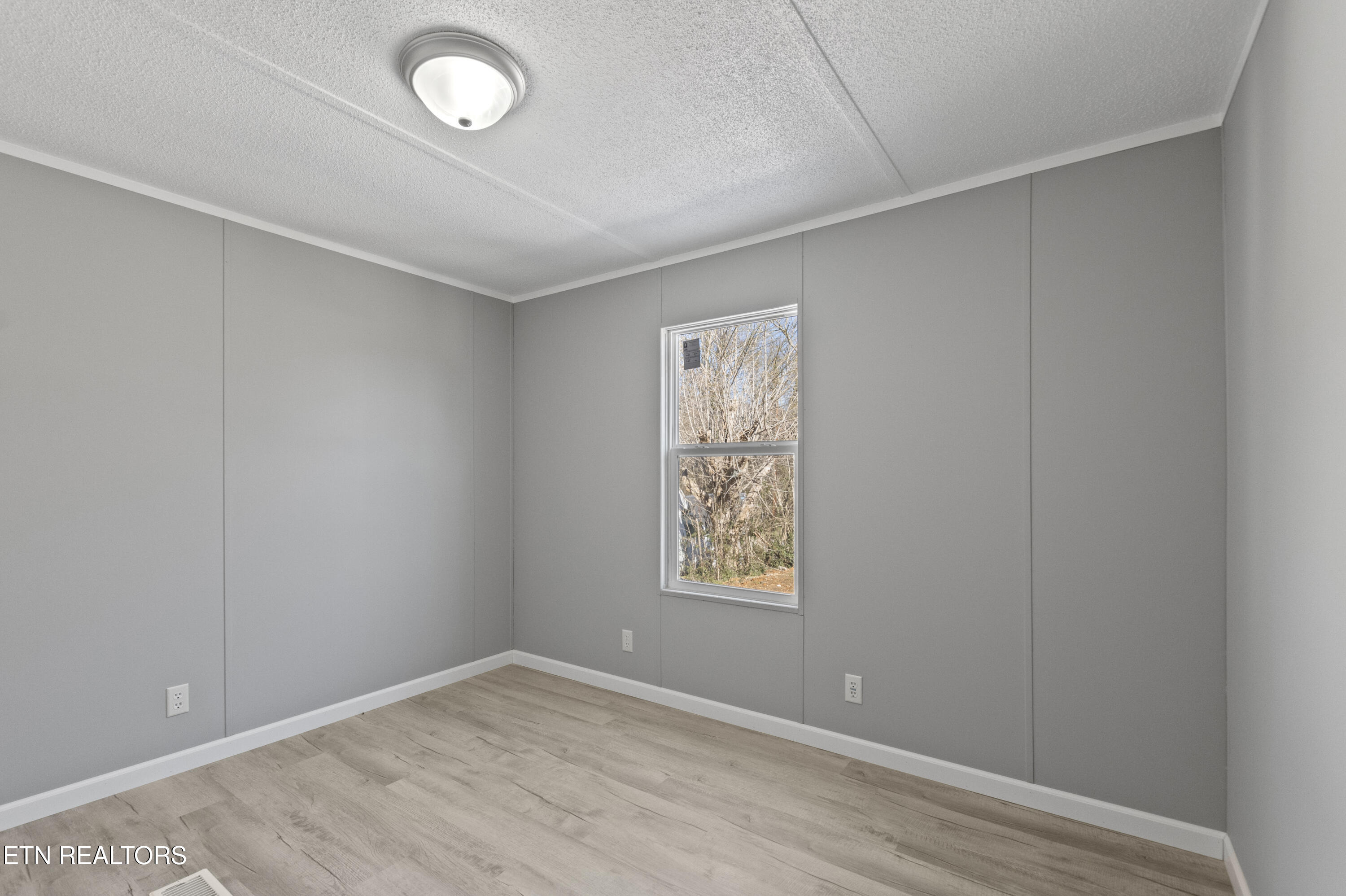 715 E Beech St, LaFollette