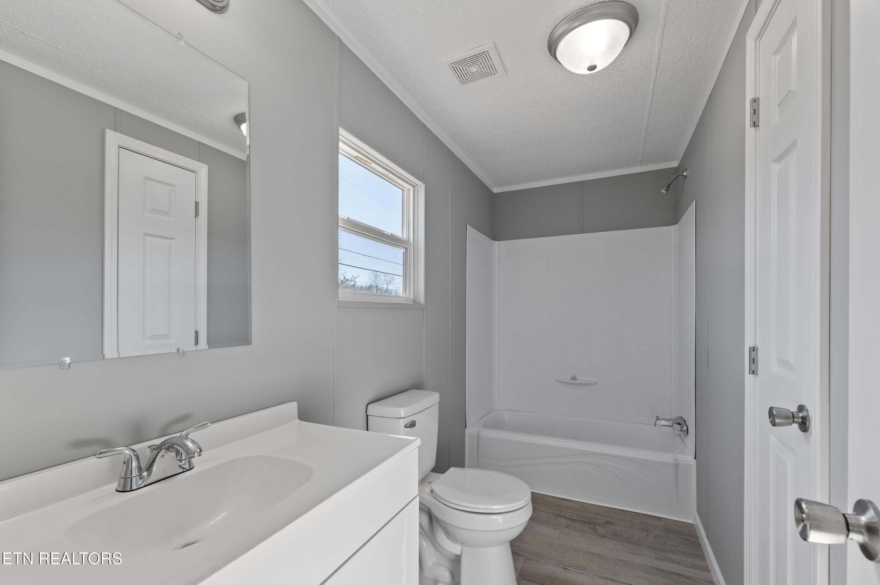 715 E Beech St, LaFollette