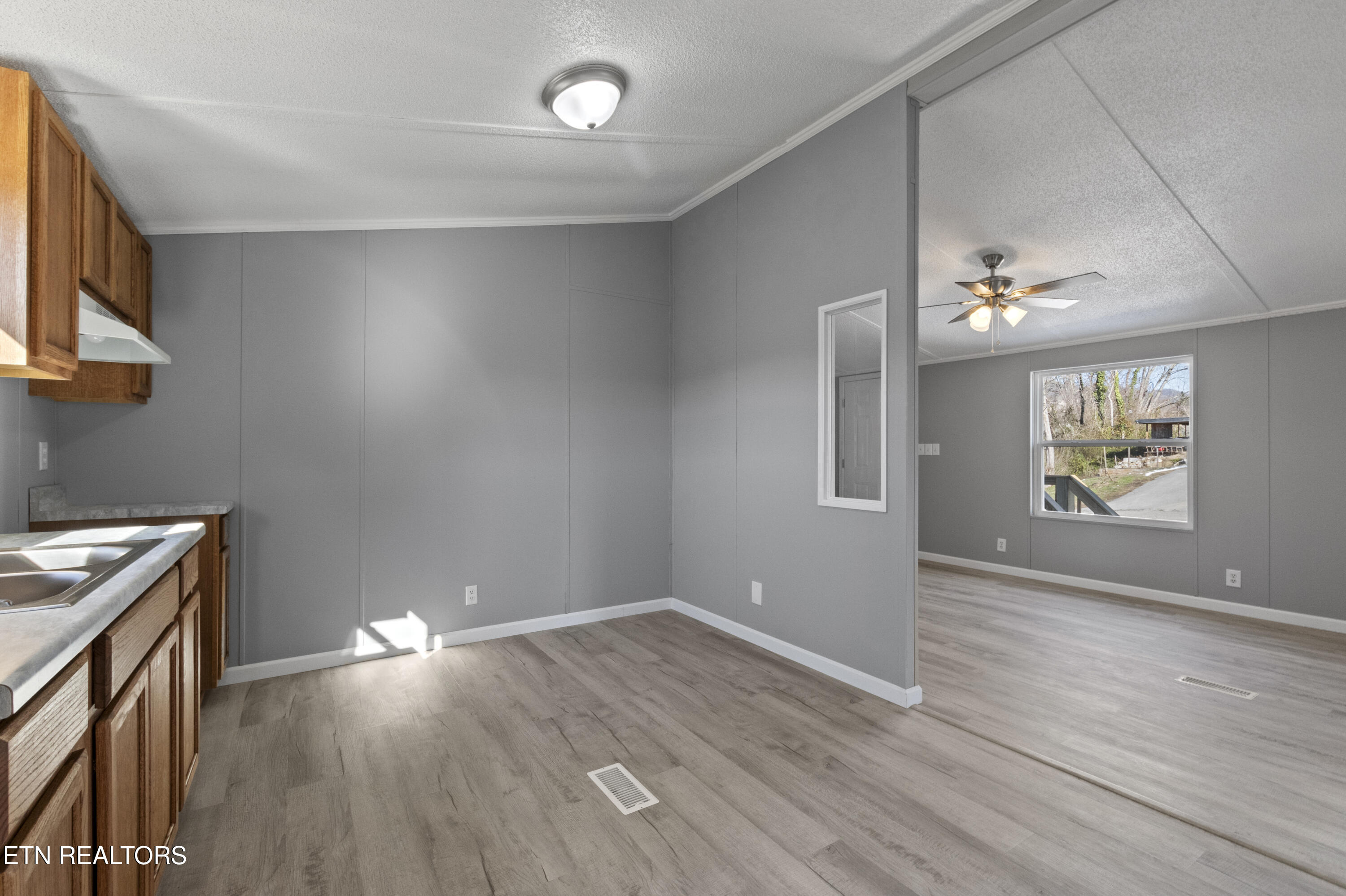 715 E Beech St, LaFollette