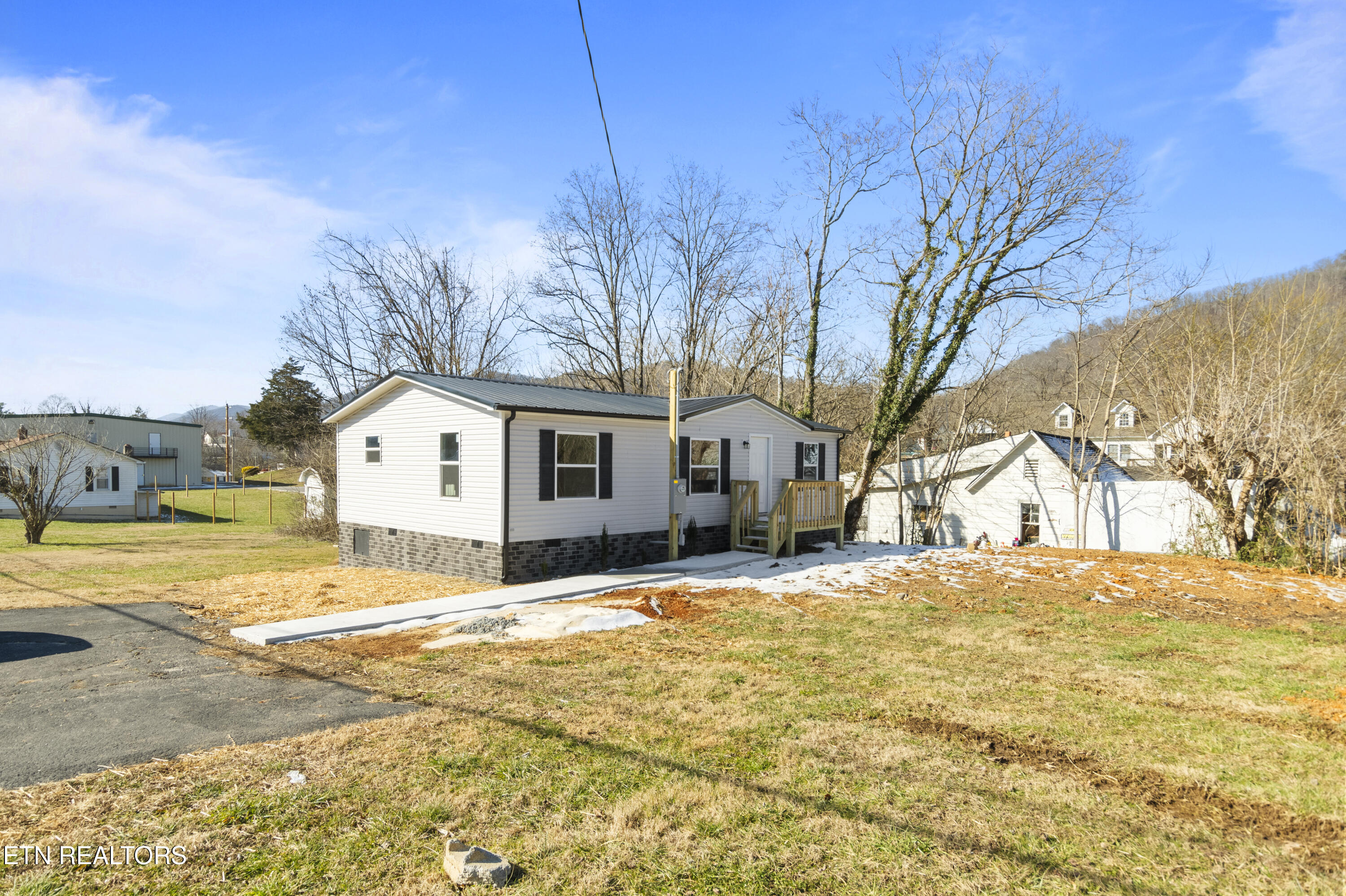 715 E Beech St, LaFollette