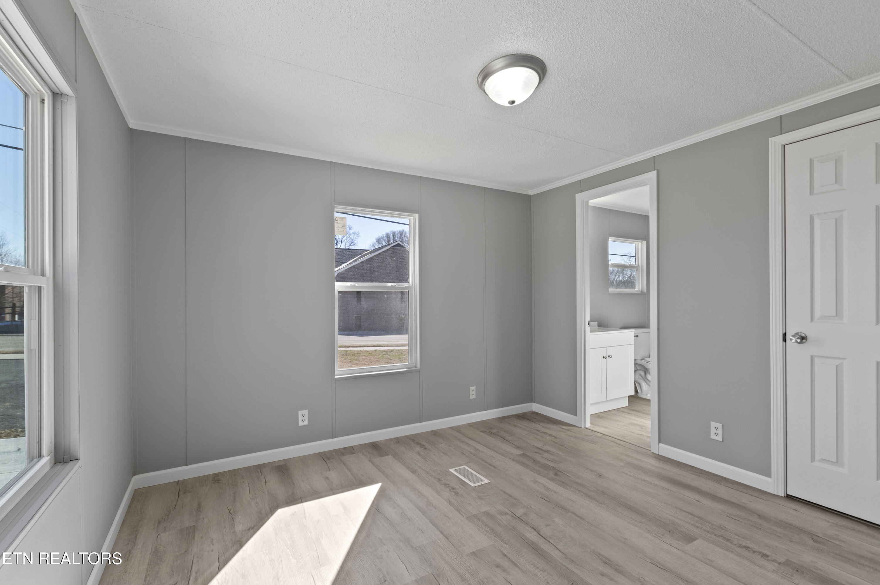 715 E Beech St, LaFollette