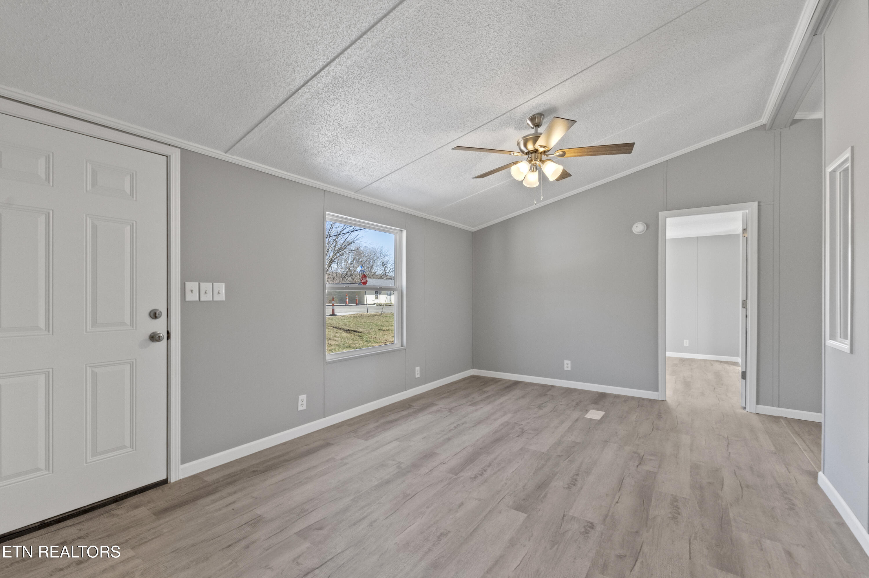 715 E Beech St, LaFollette