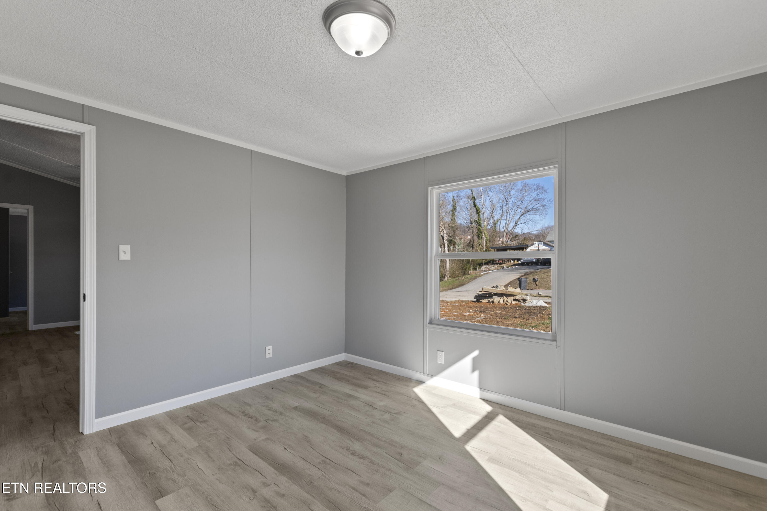 715 E Beech St, LaFollette