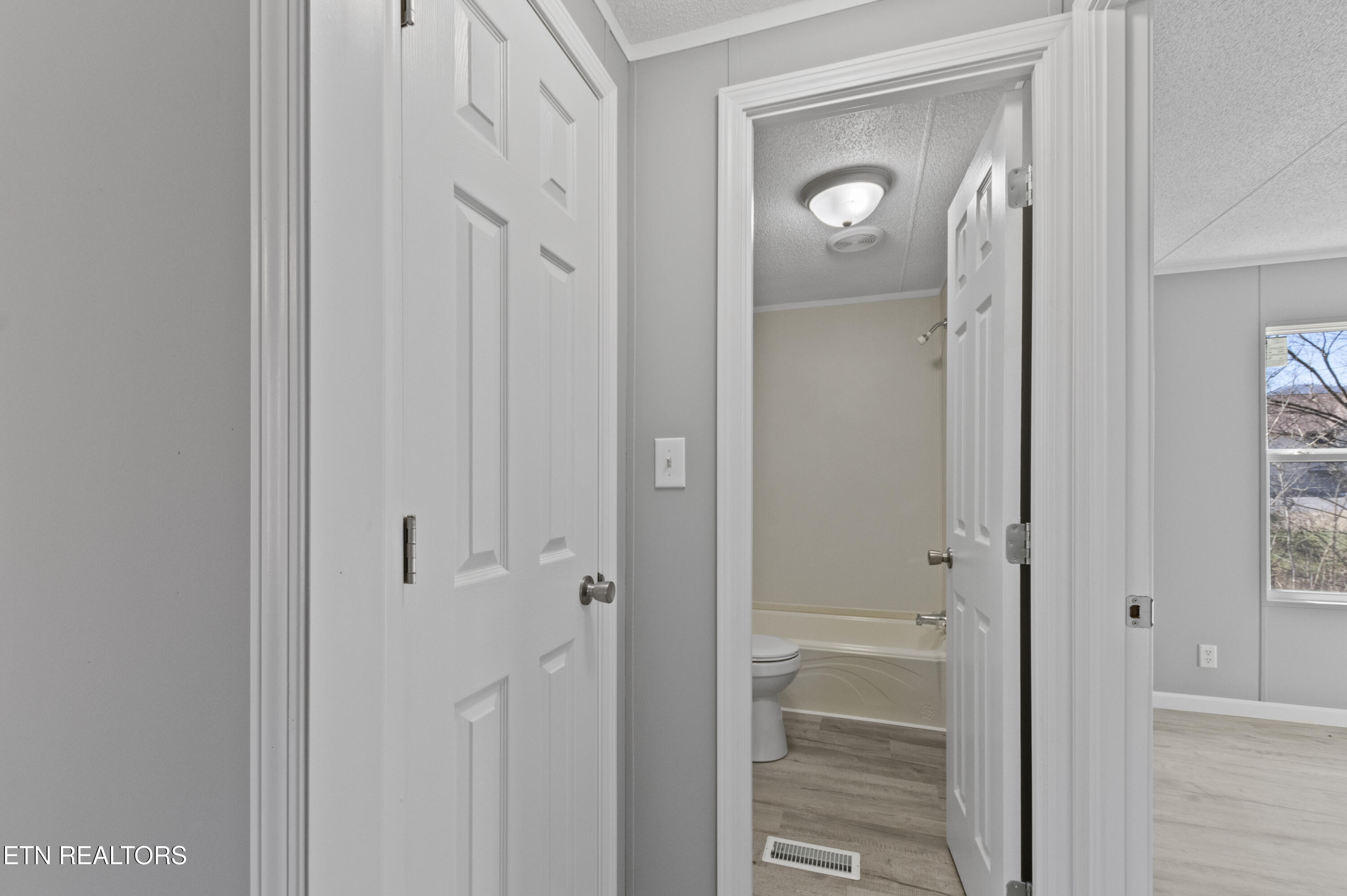 715 E Beech St, LaFollette