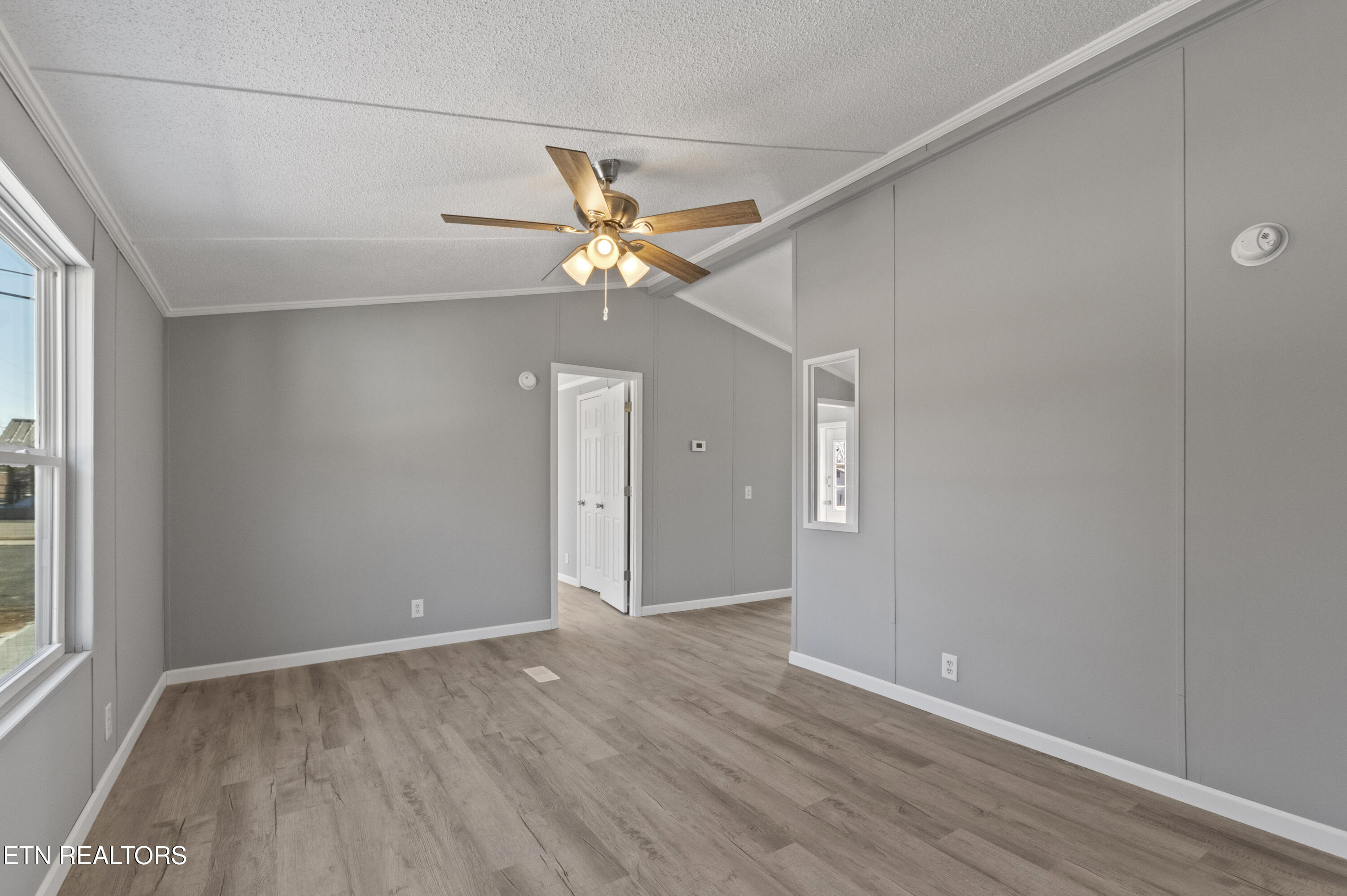 715 E Beech St, LaFollette