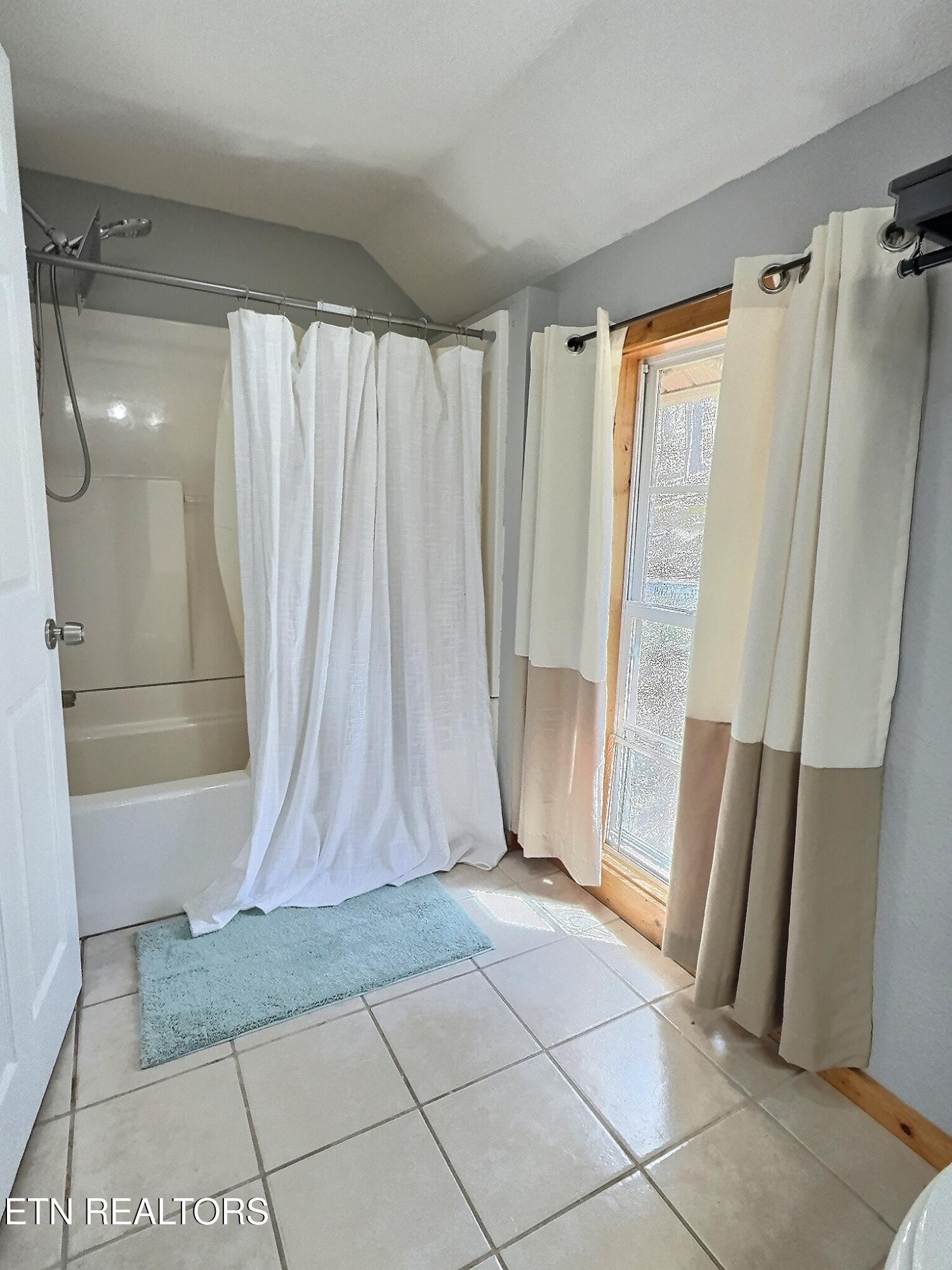 517 Easter Lane, LaFollette