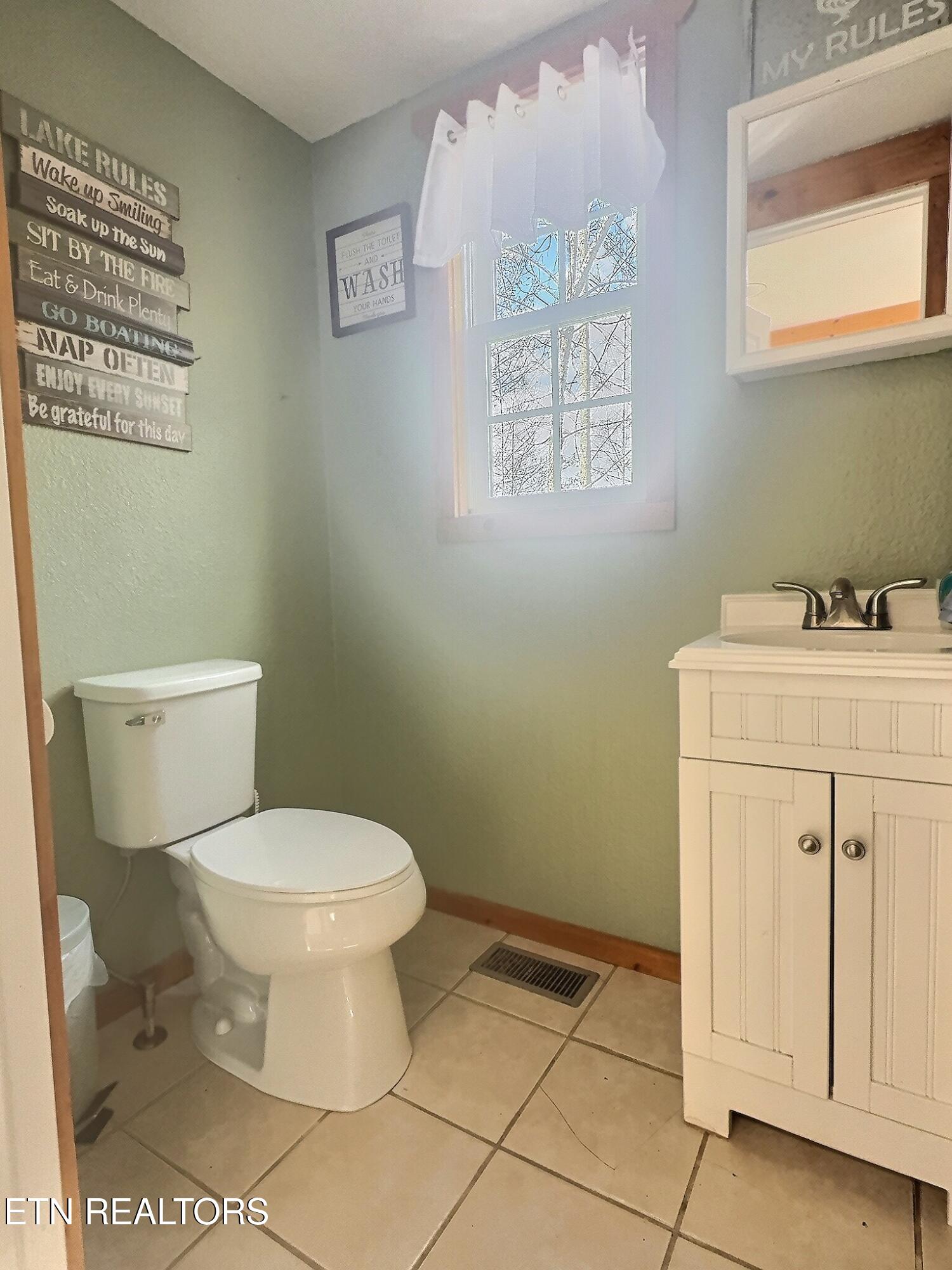 517 Easter Lane, LaFollette