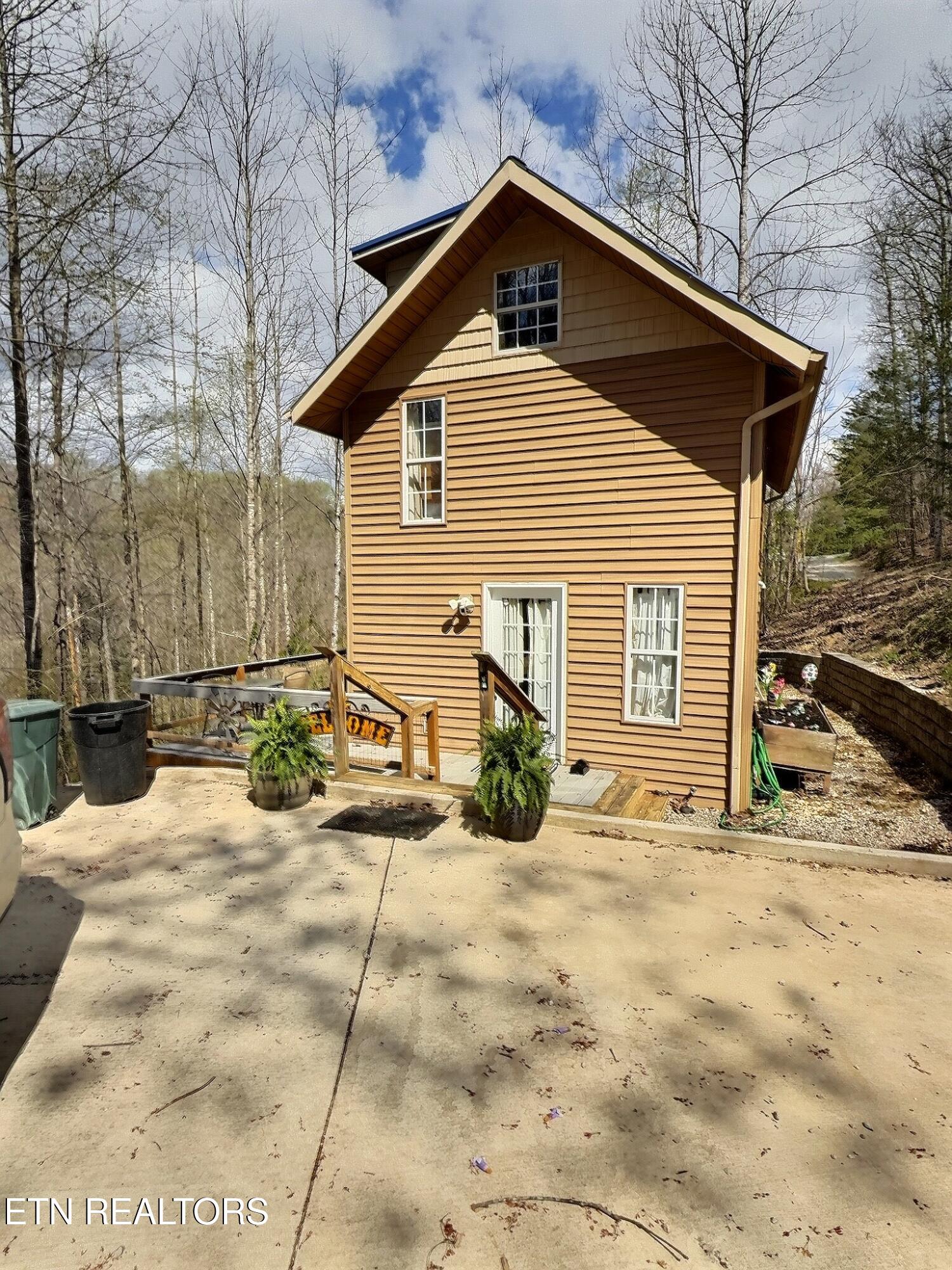 517 Easter Lane, LaFollette