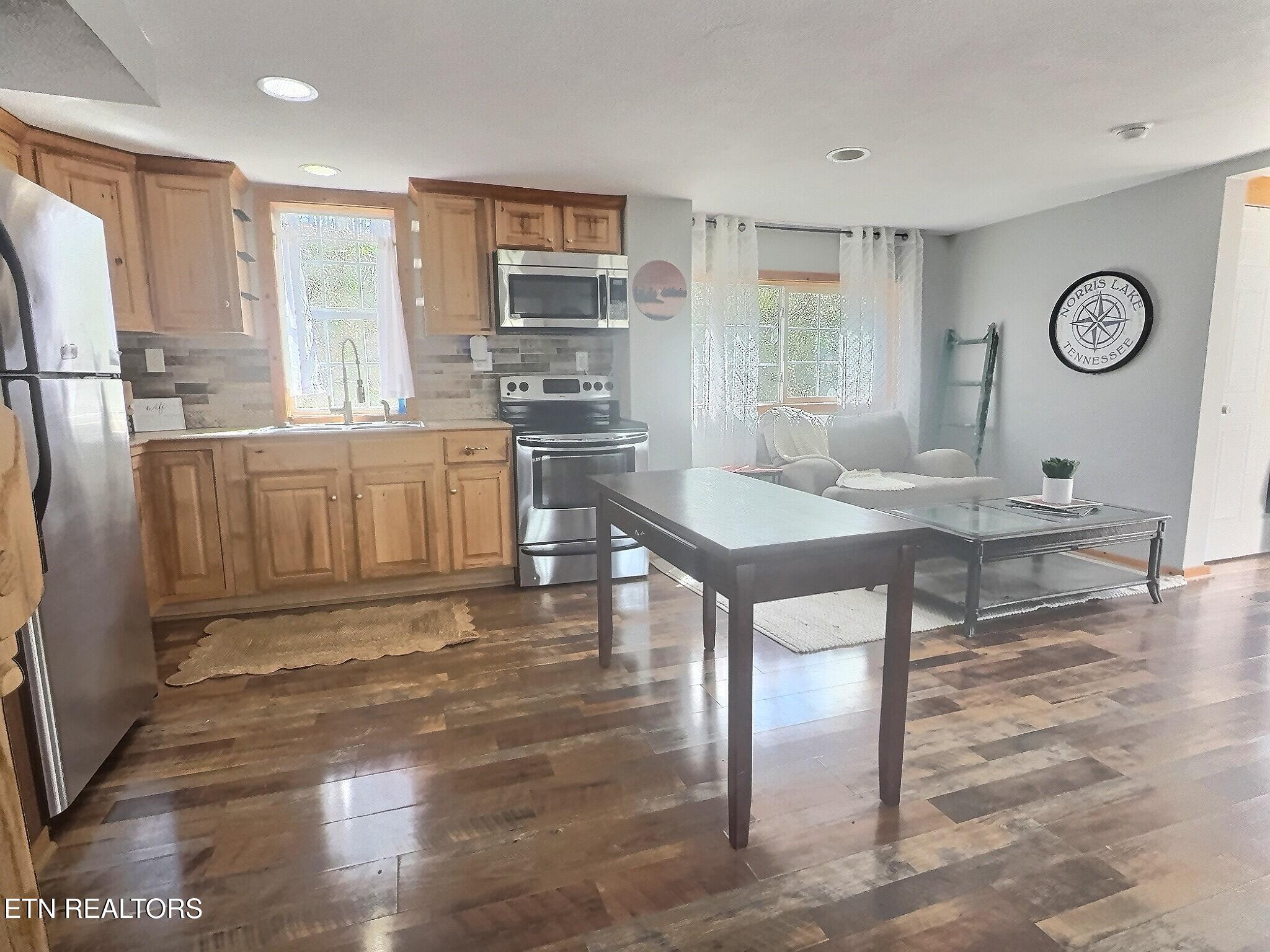 517 Easter Lane, LaFollette