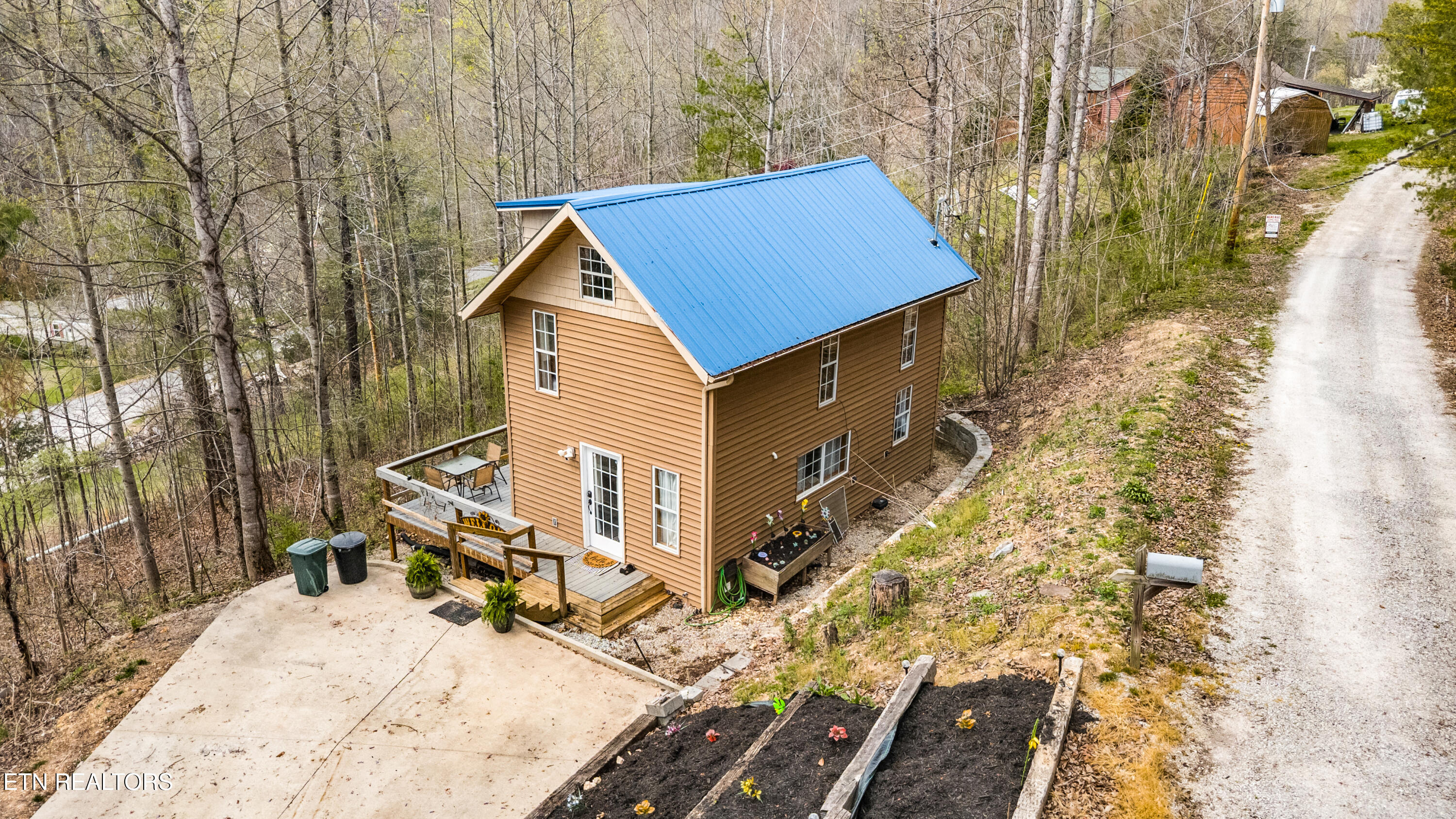 517 Easter Lane, LaFollette