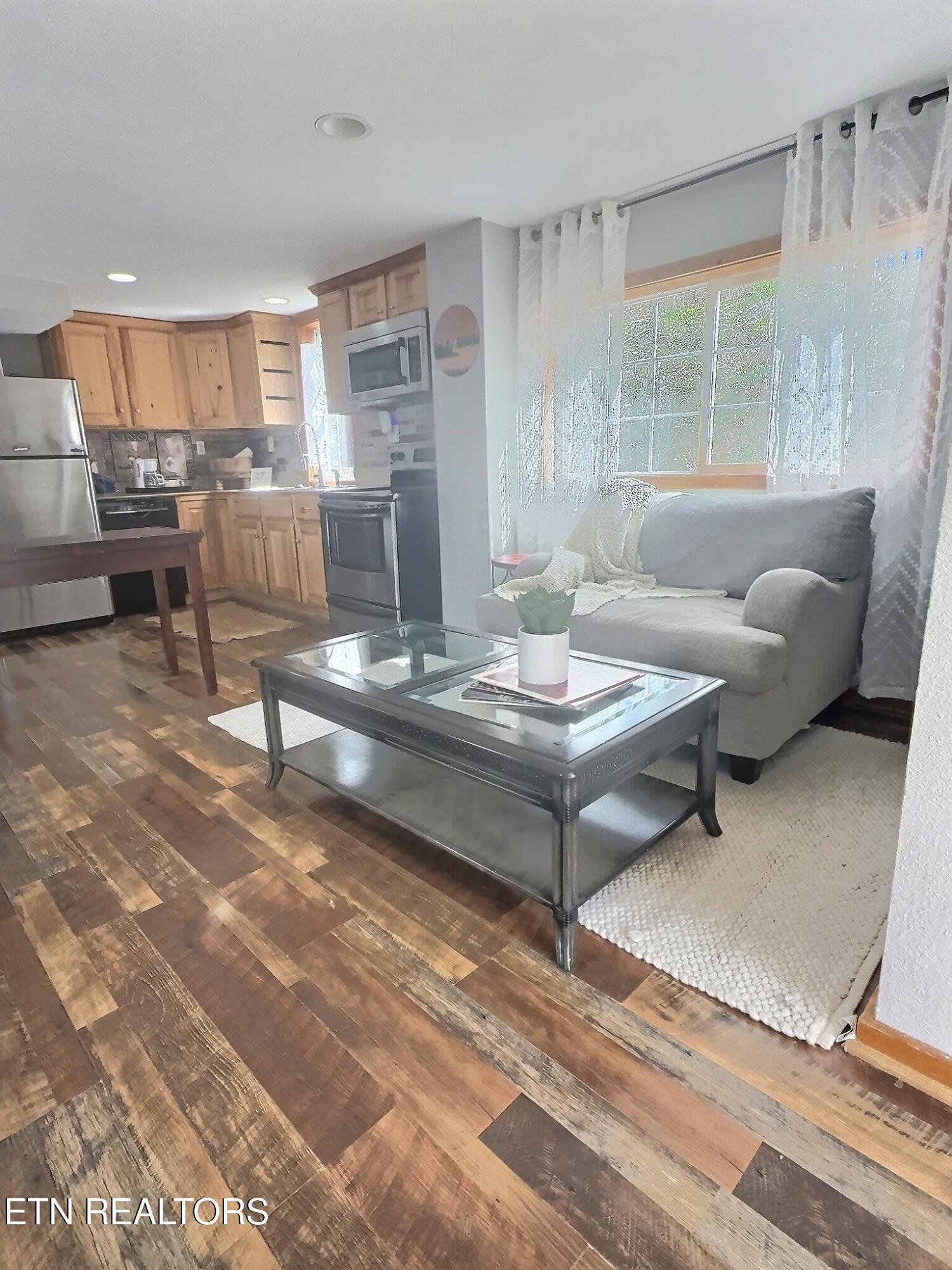 517 Easter Lane, LaFollette