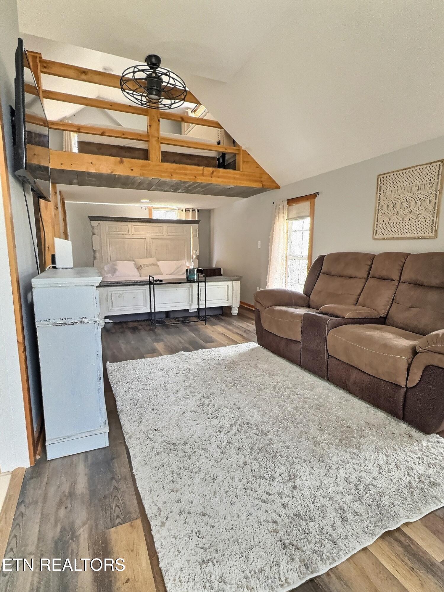 517 Easter Lane, LaFollette