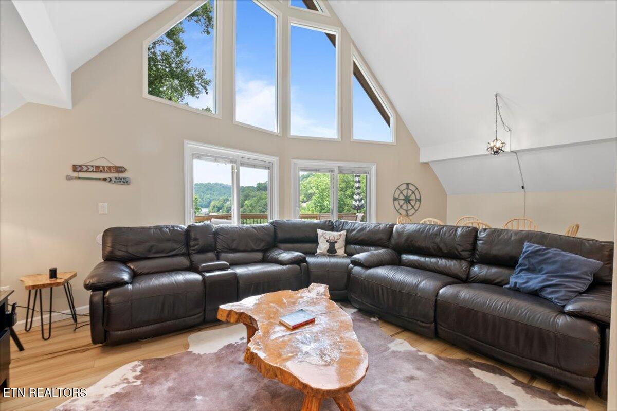 824 Deerfield Way, LaFollette