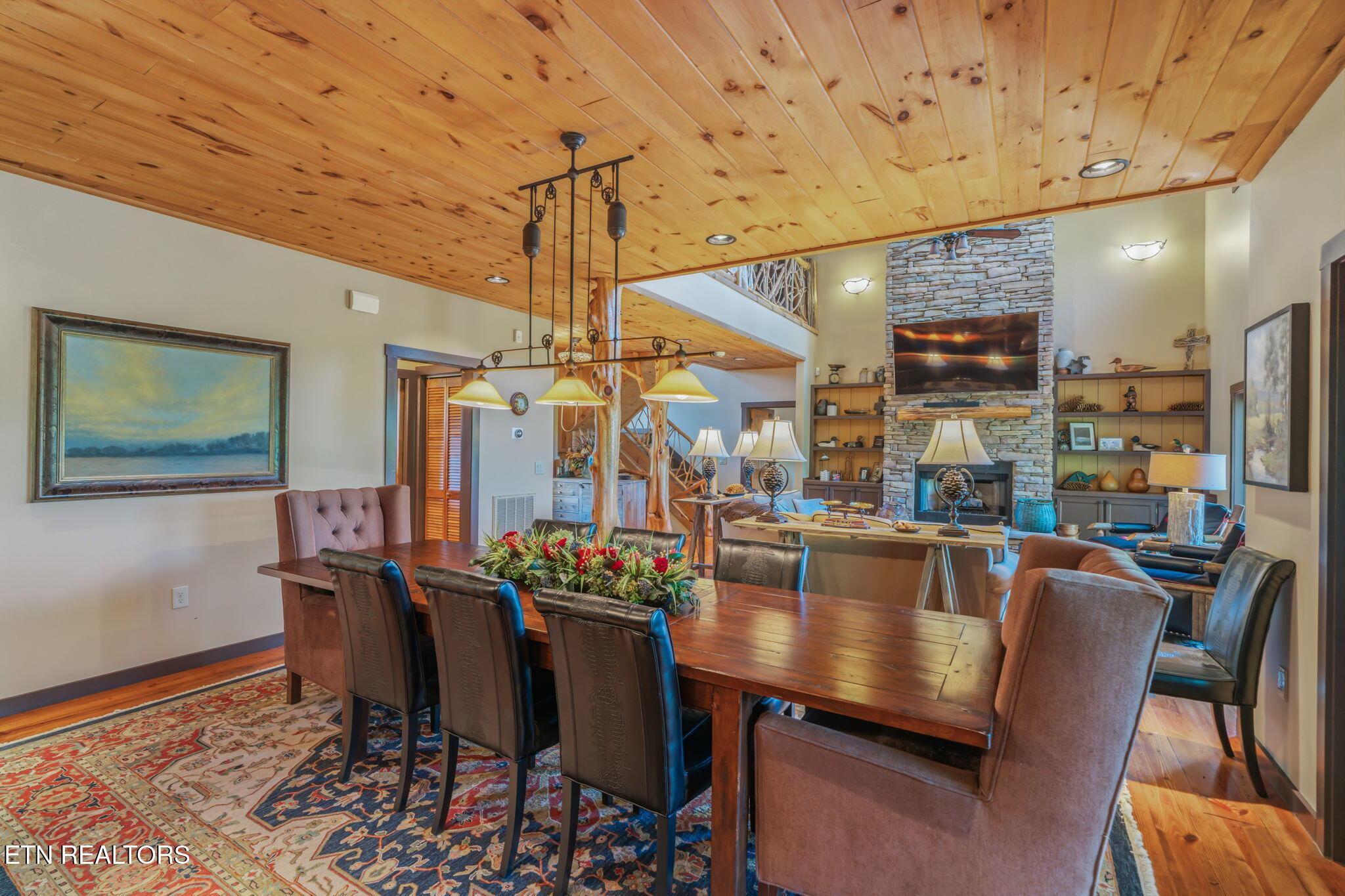 305 Foxwood Drive