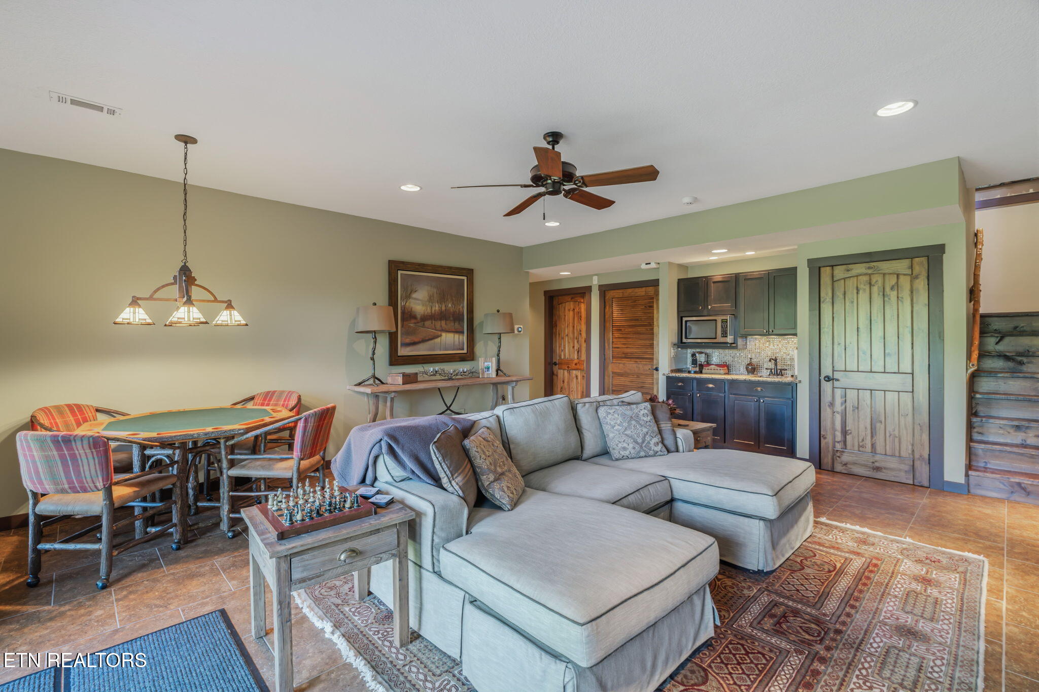 305 Foxwood Drive