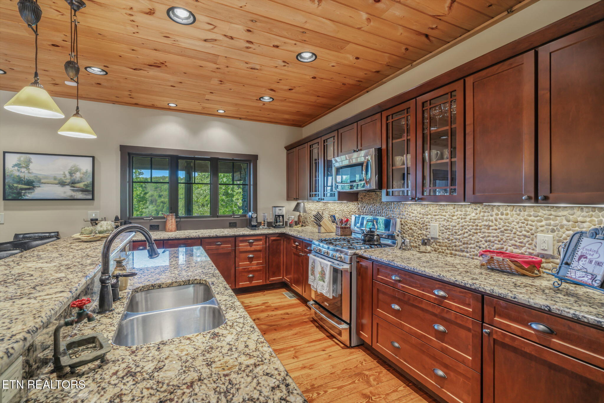 305 Foxwood Drive