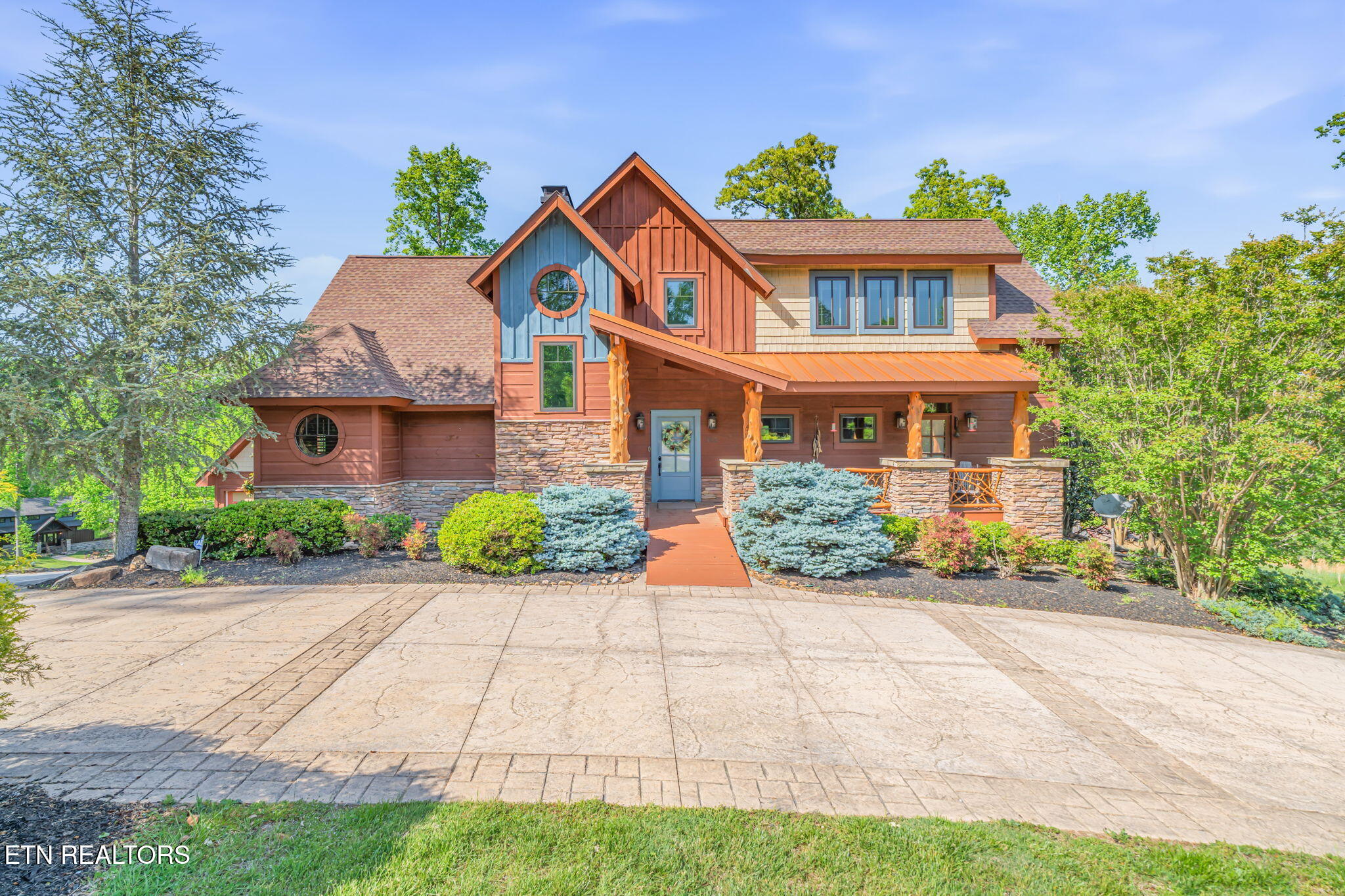 305 Foxwood Drive