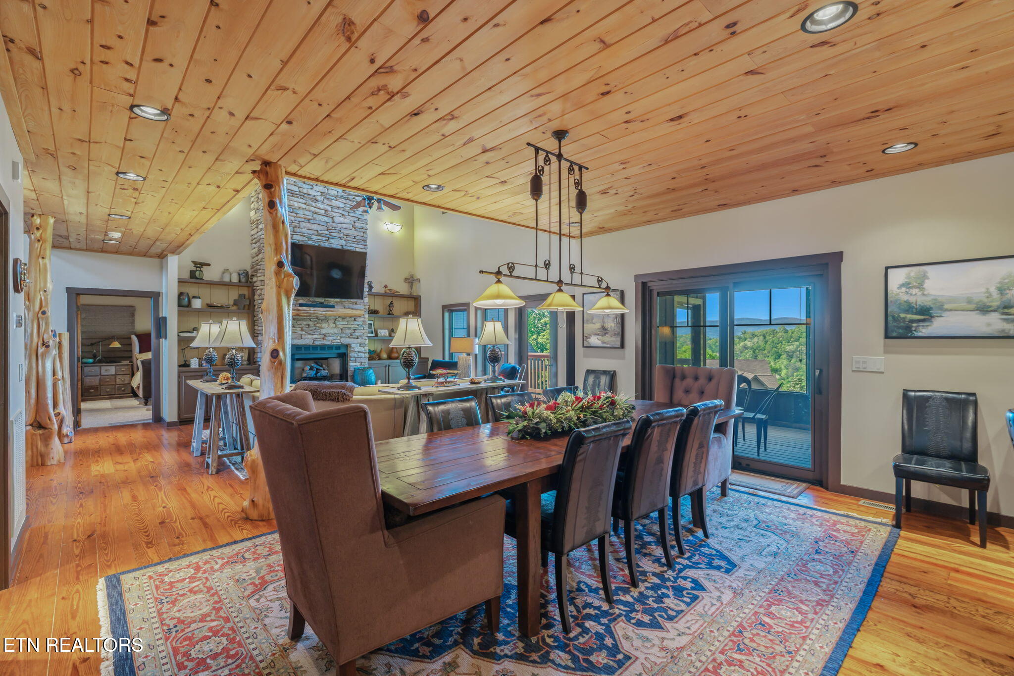 305 Foxwood Drive