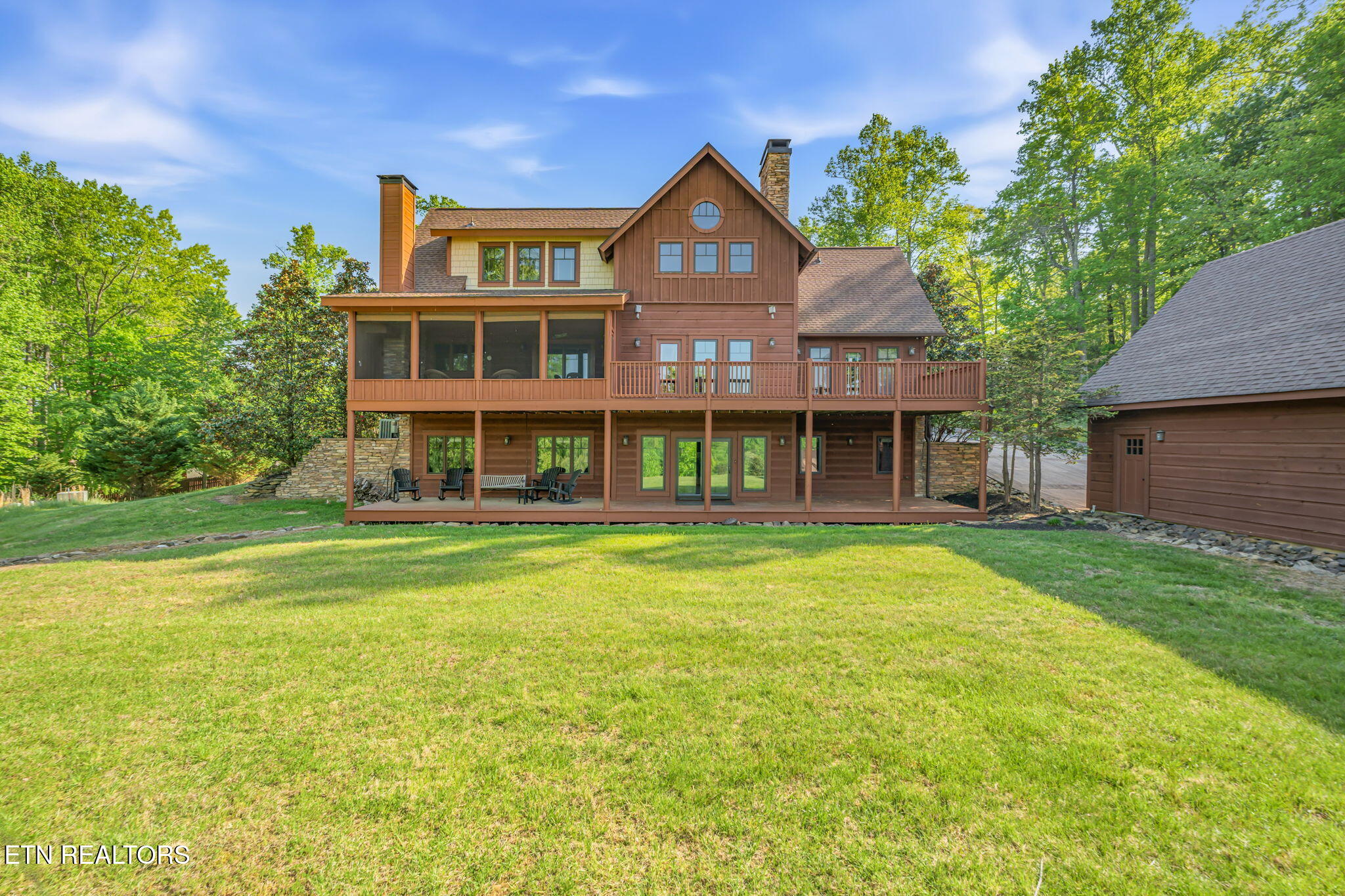 305 Foxwood Drive