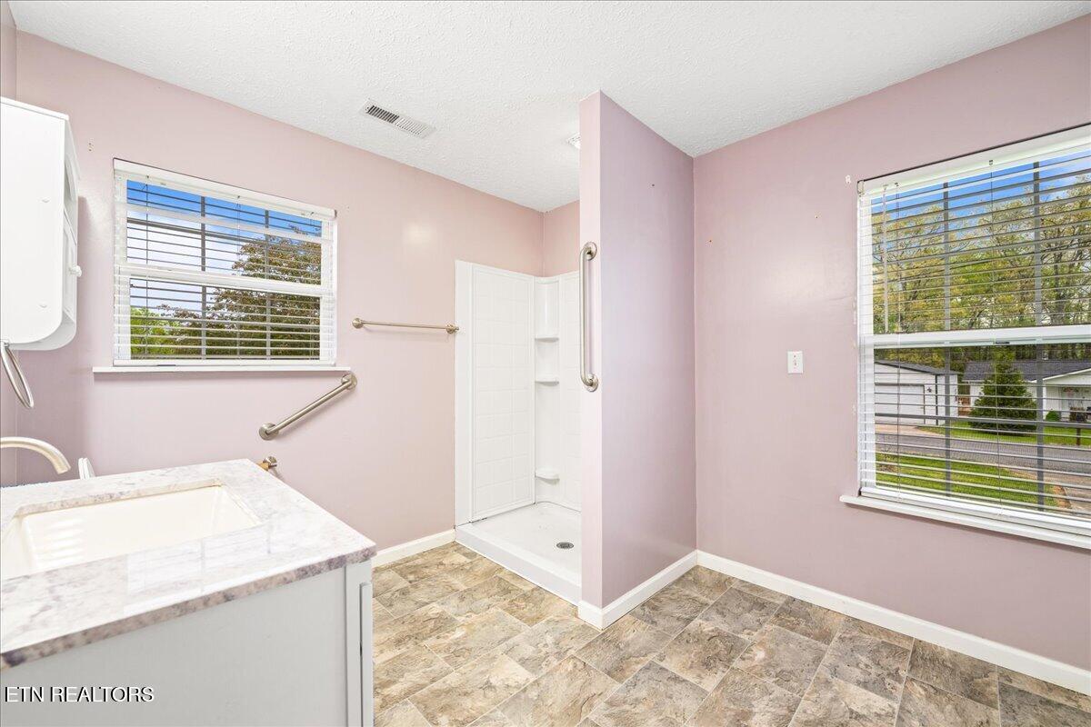 318 Springfield Drive, LaFollette