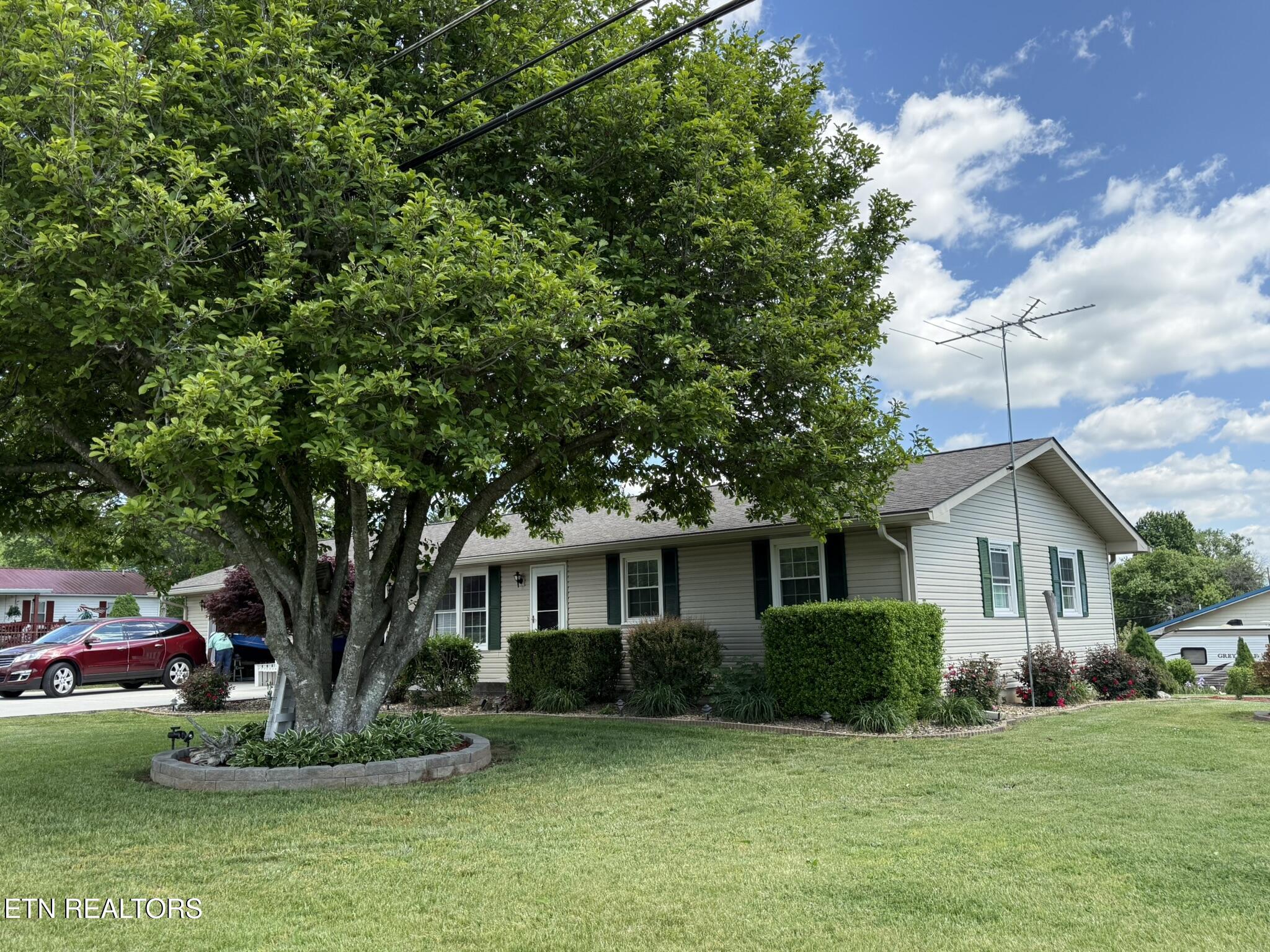 155 Valley View Rd, LaFollette