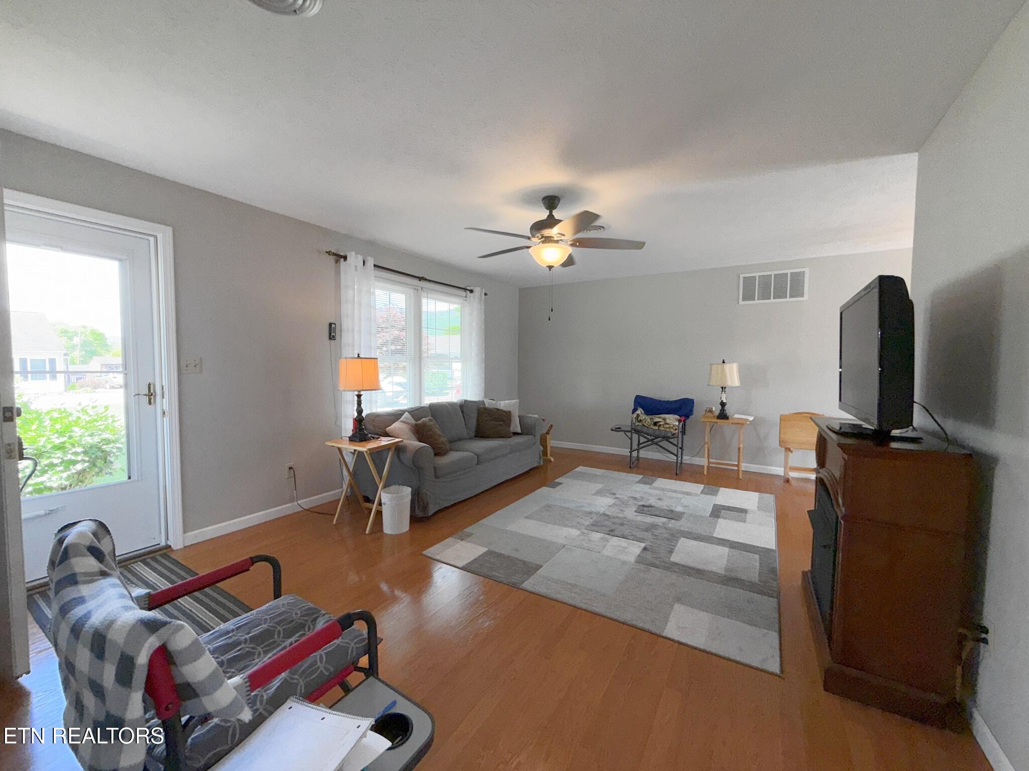 155 Valley View Rd, LaFollette